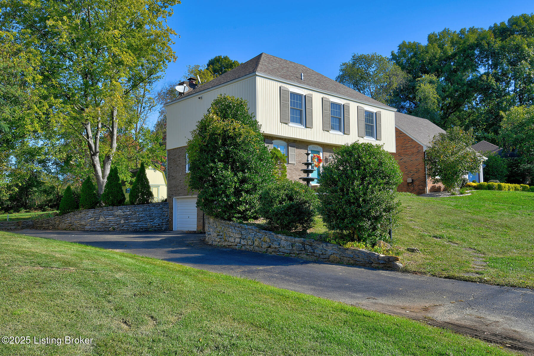 8203 Huntsman Trail