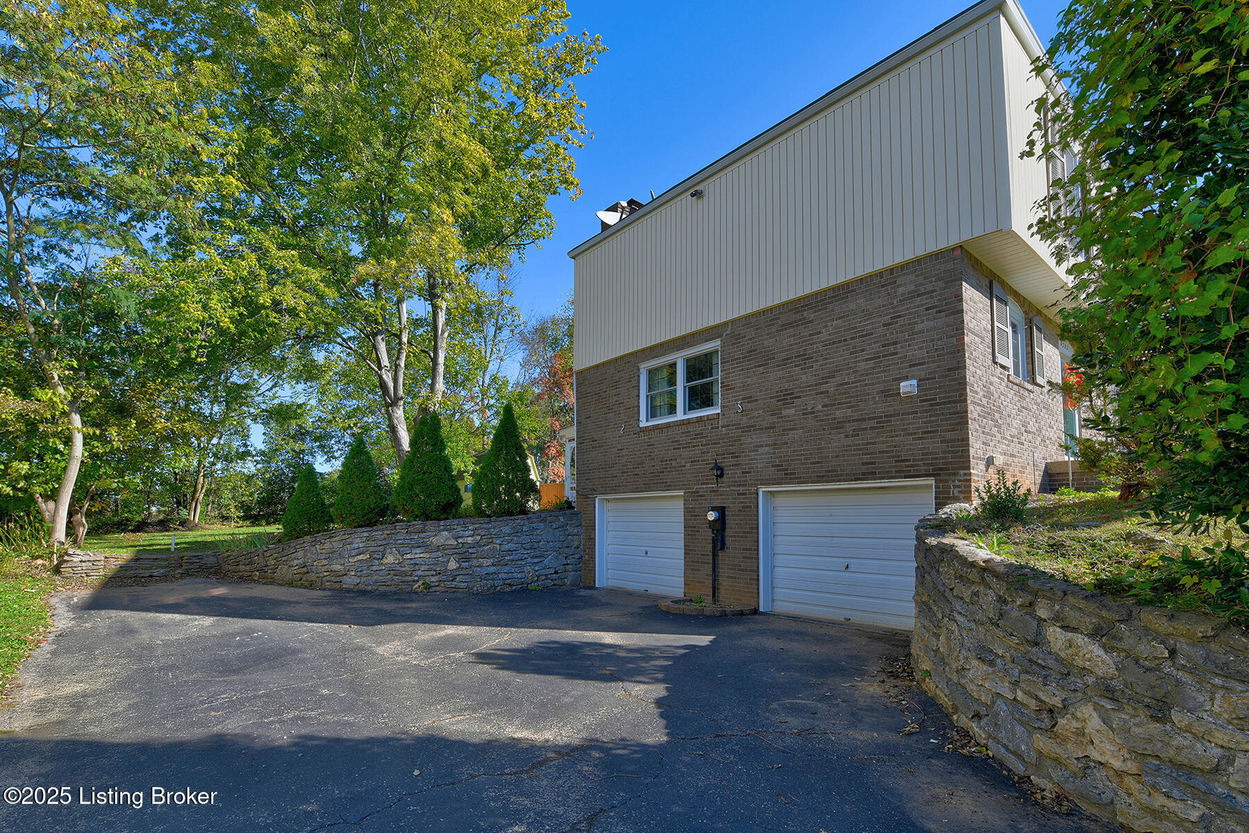 8203 Huntsman Trail