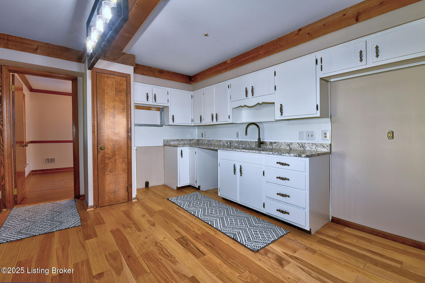 8203 Huntsman Trail