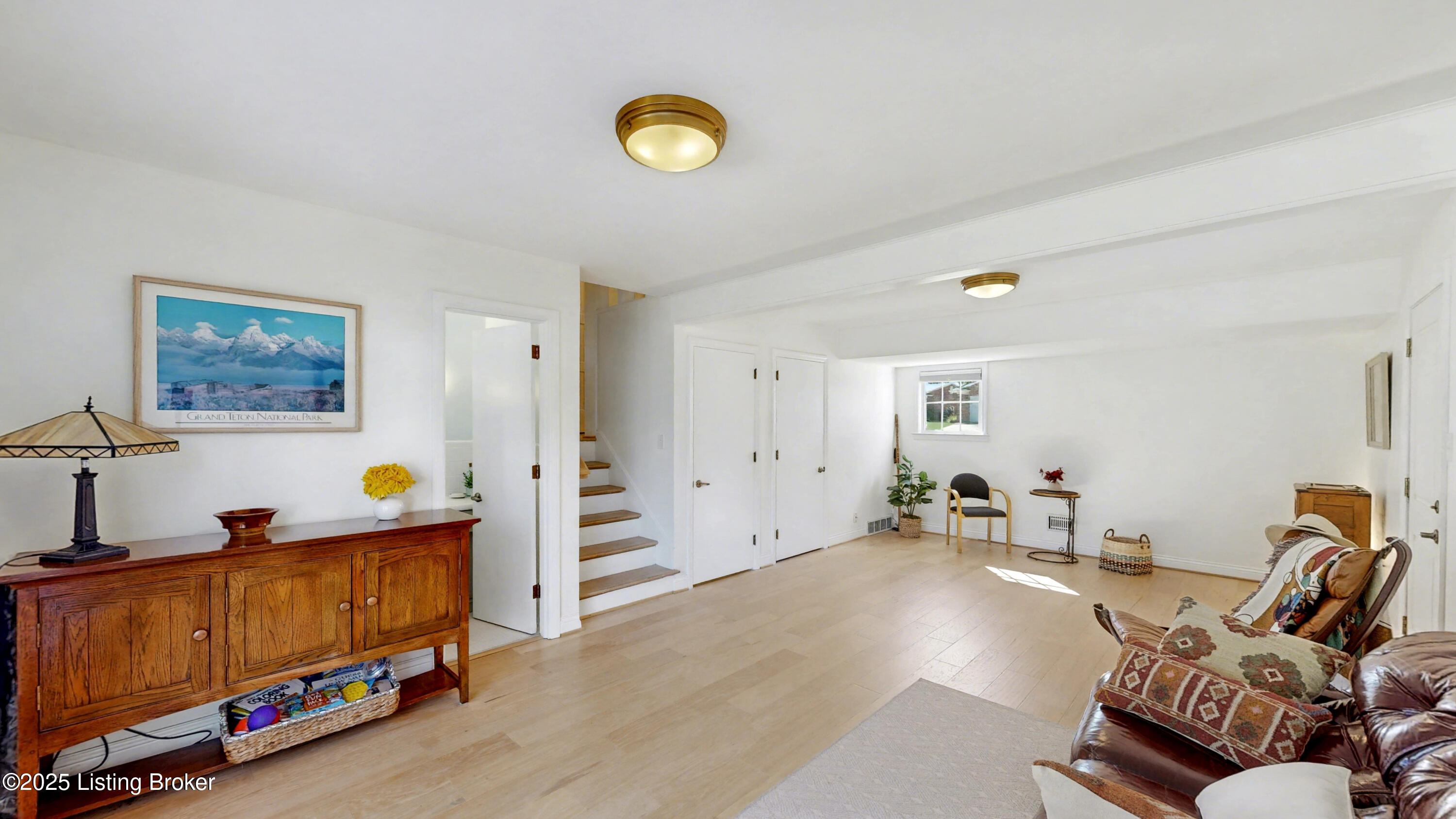 905 Iola Rd
