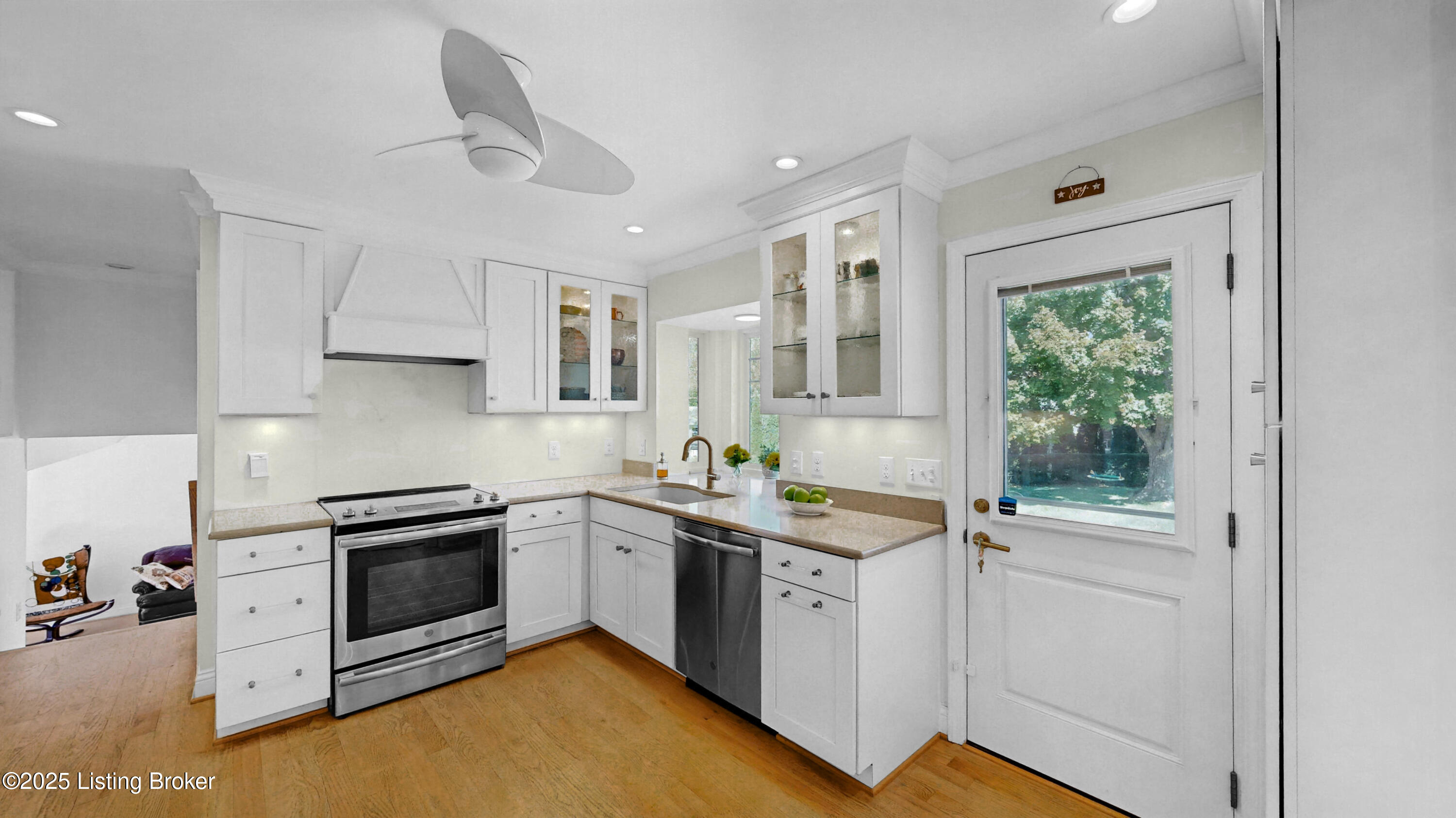 905 Iola Rd