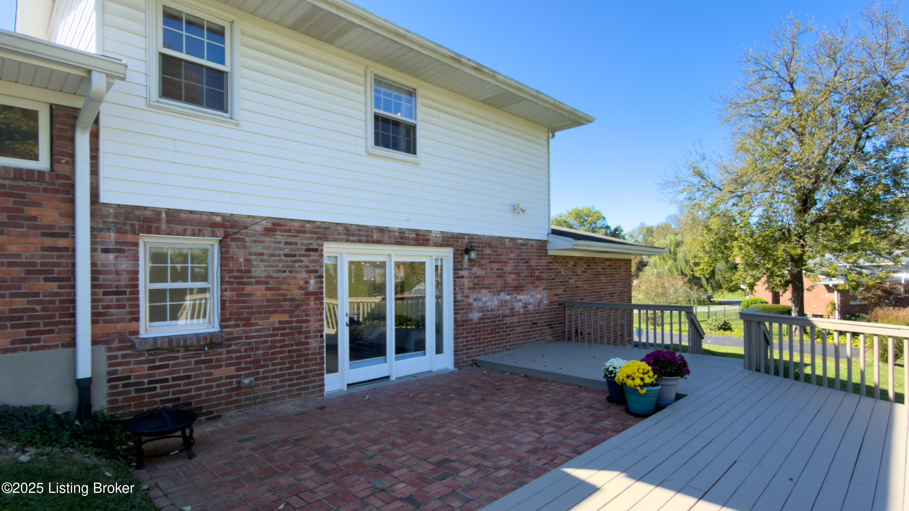 905 Iola Rd
