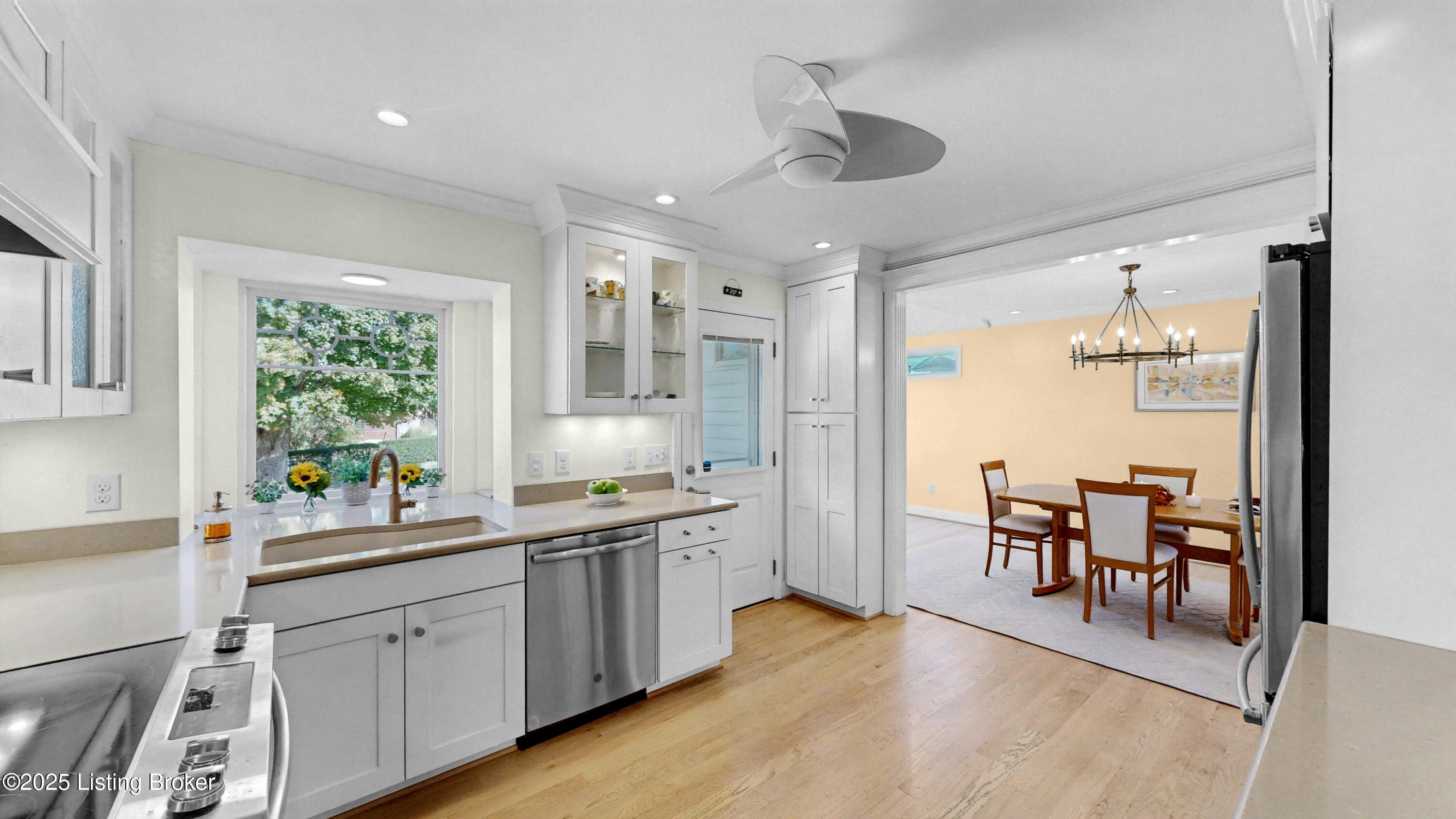 905 Iola Rd