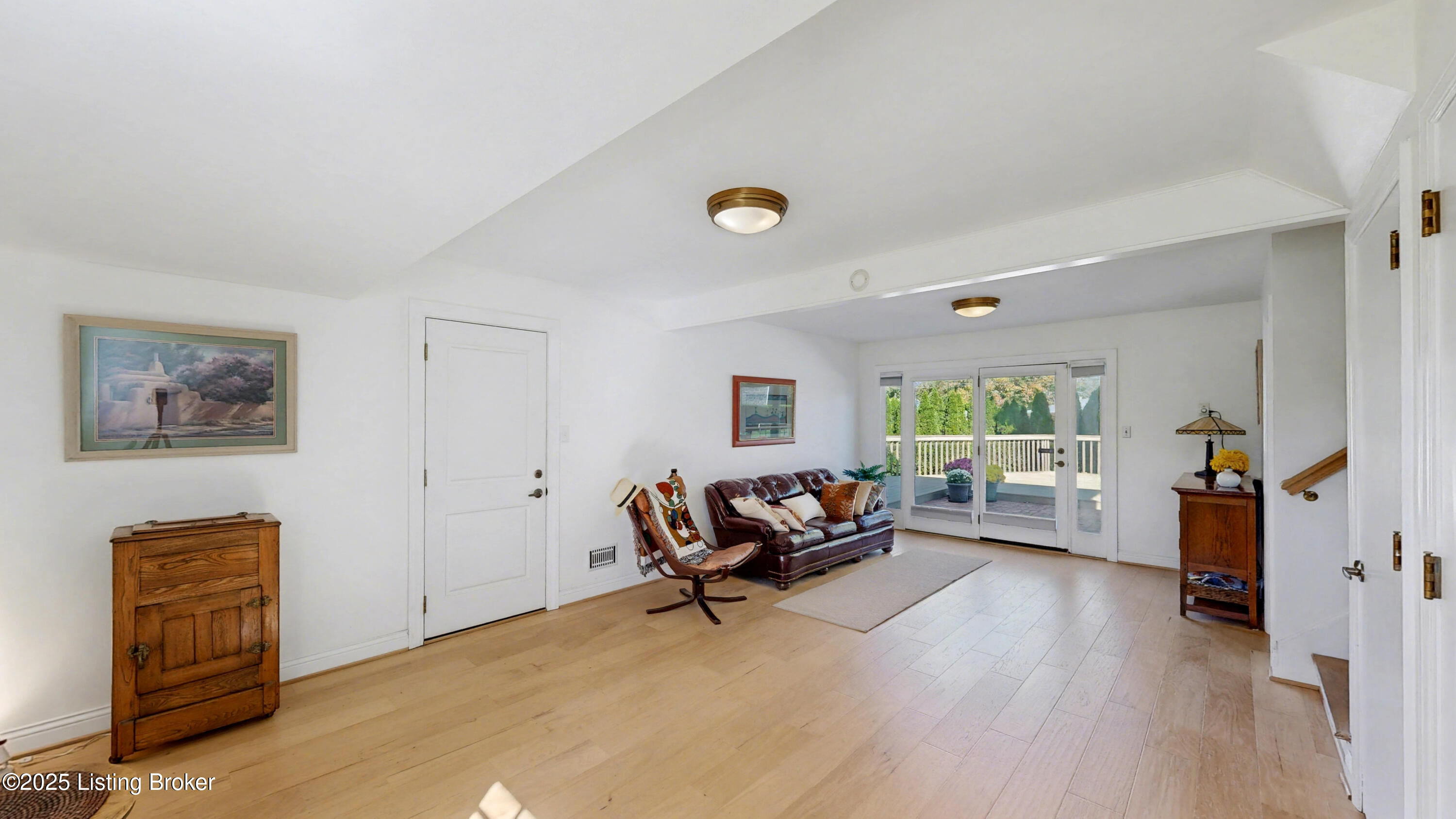 905 Iola Rd