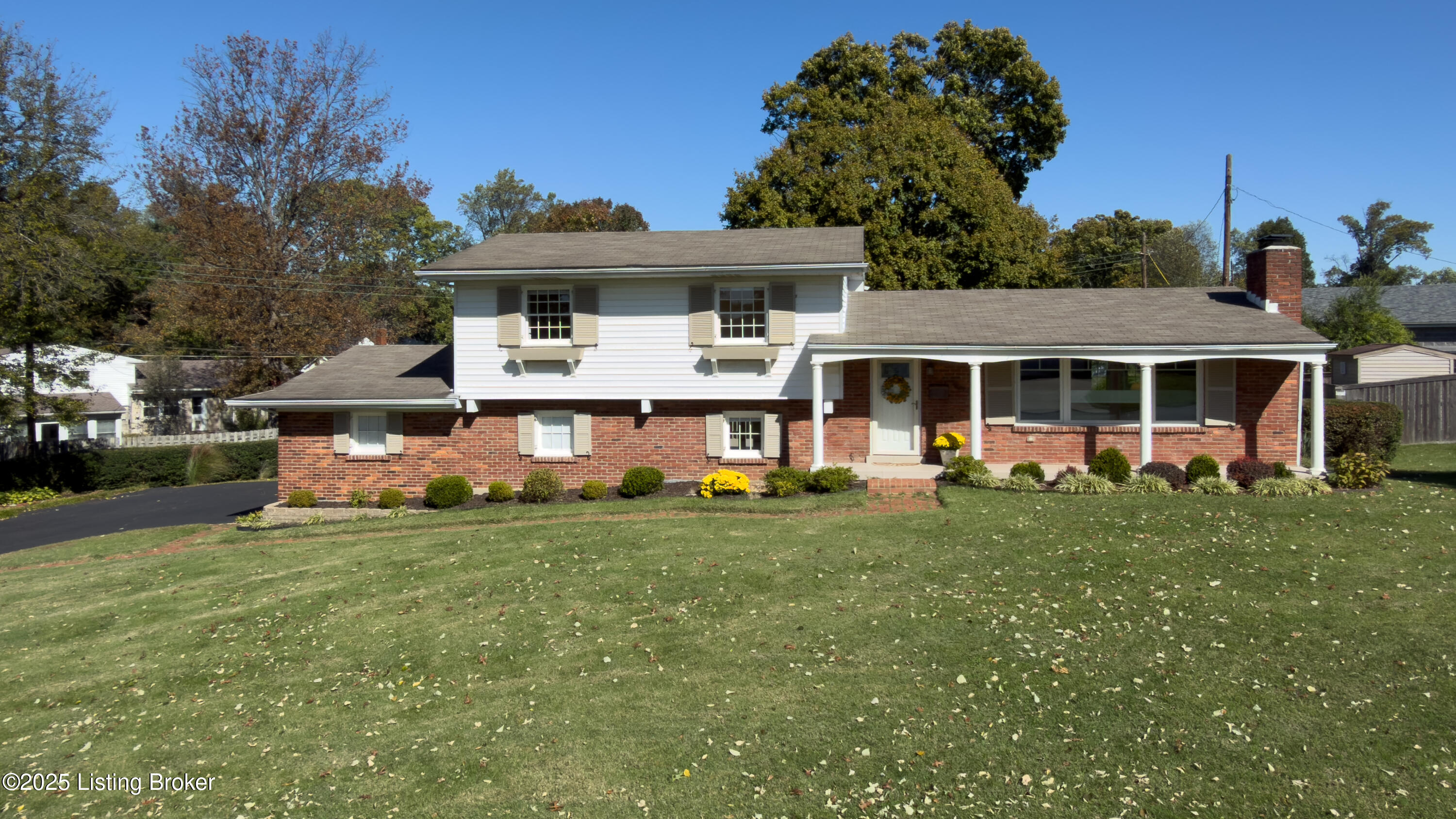 905 Iola Rd