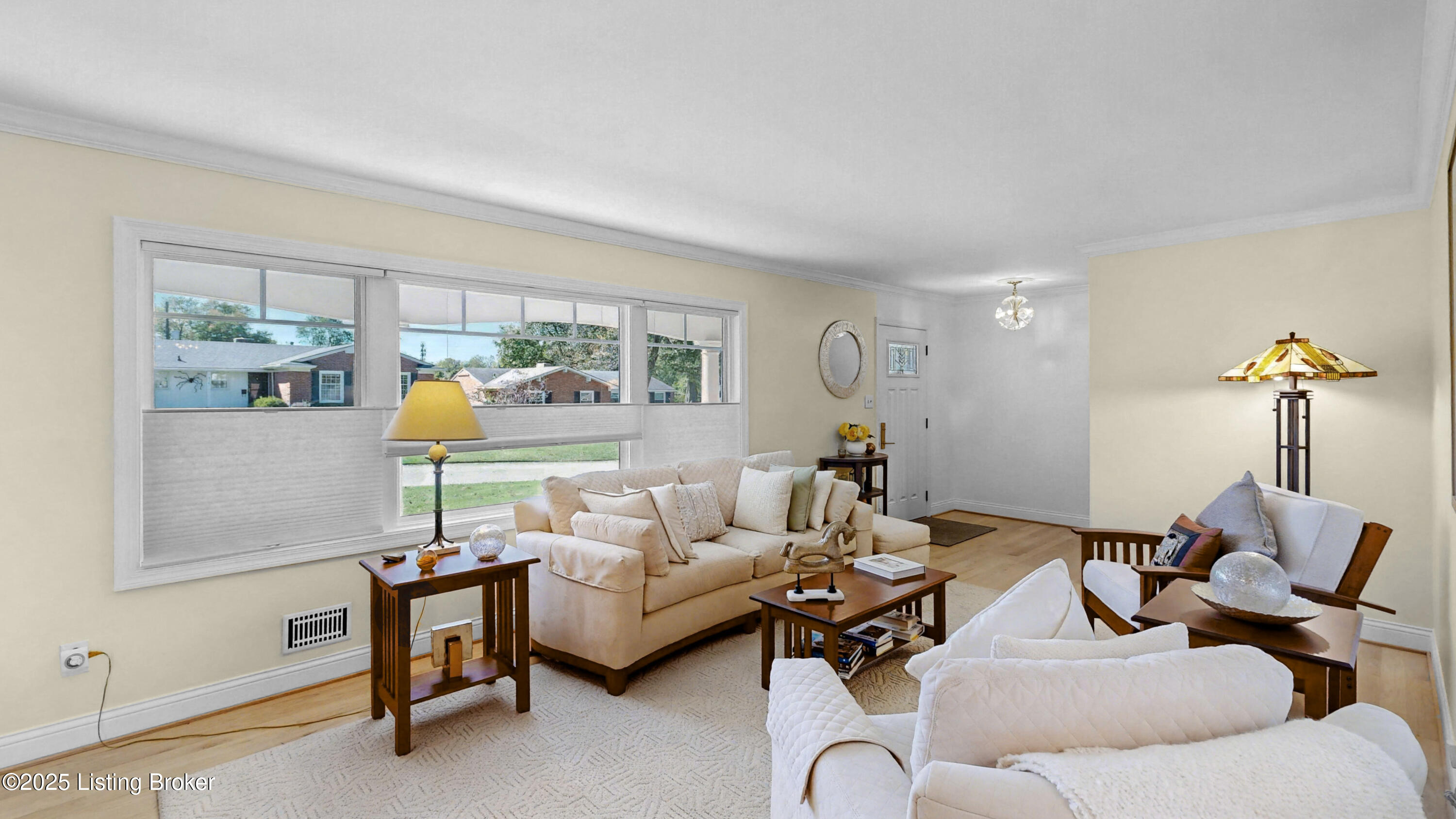 905 Iola Rd