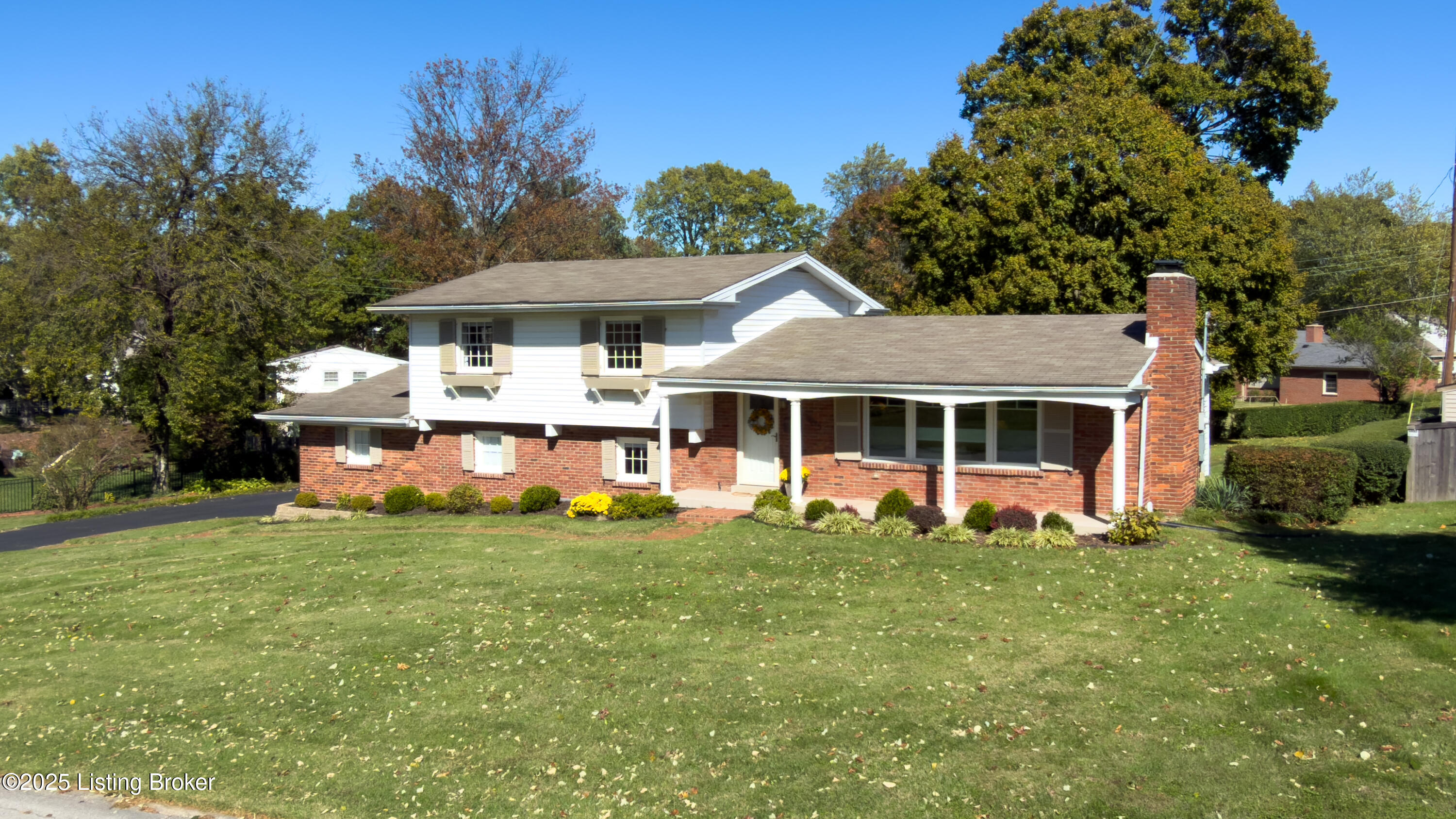 905 Iola Rd