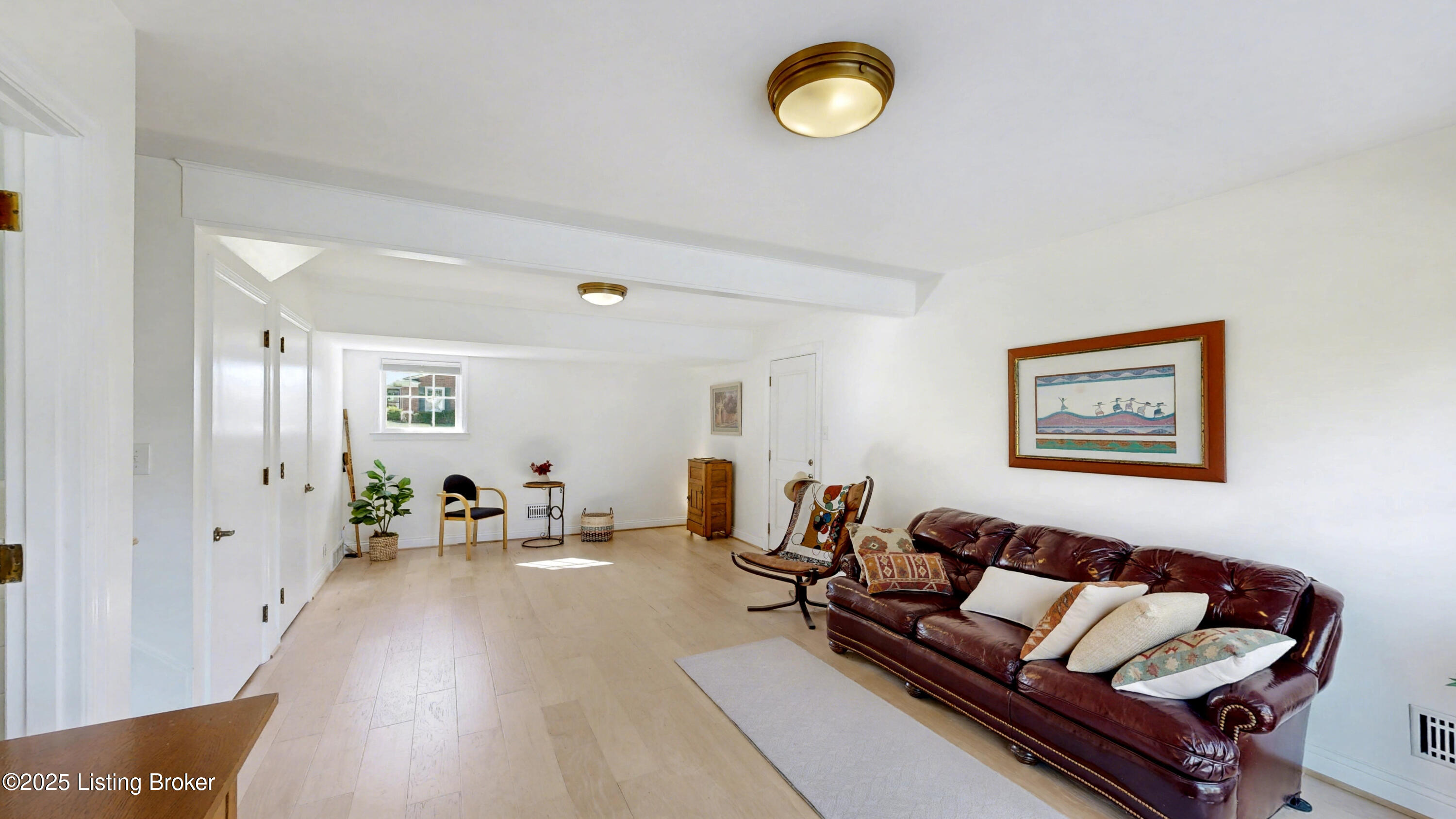 905 Iola Rd