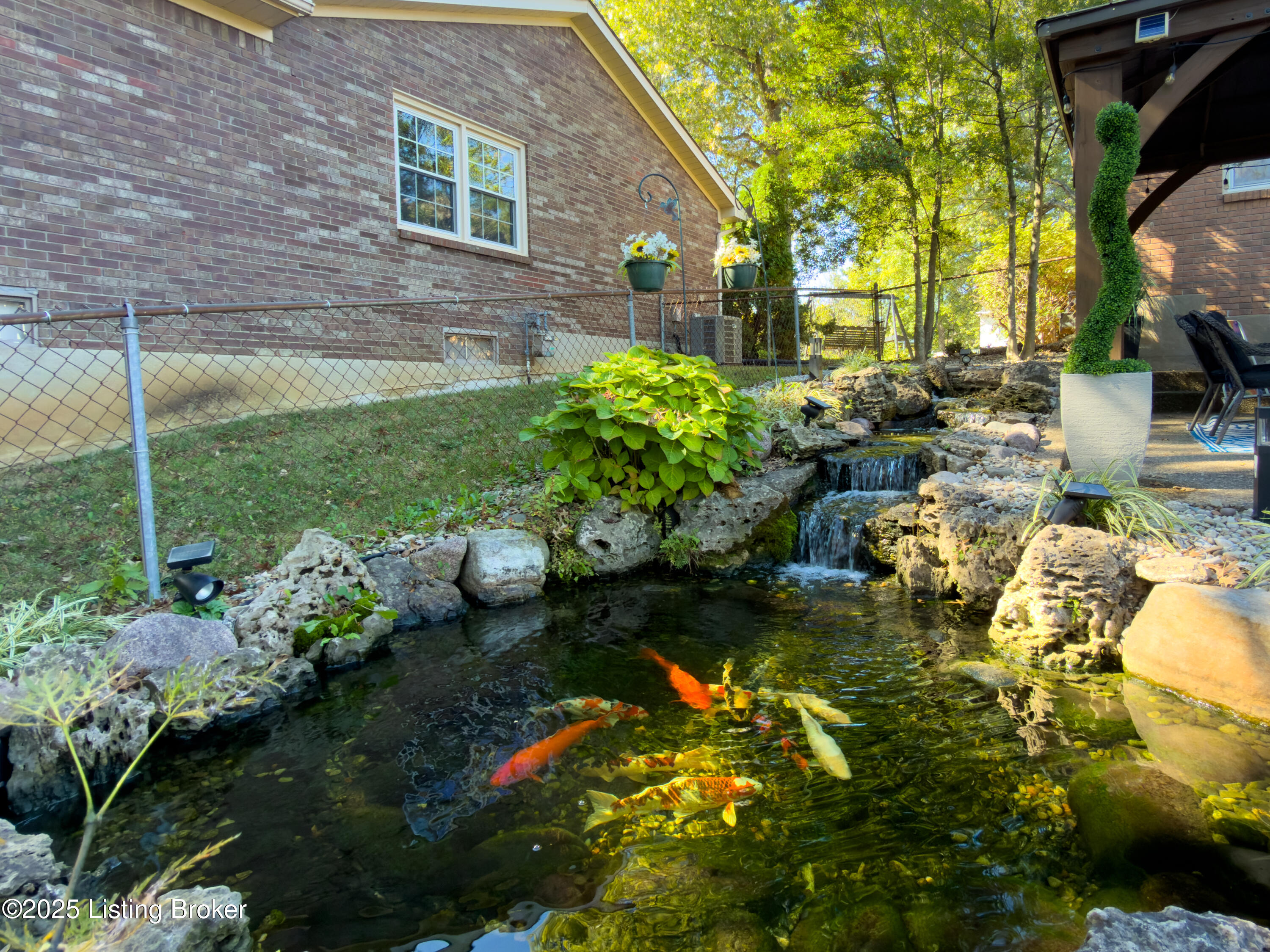 8311 Pine Grove Ct