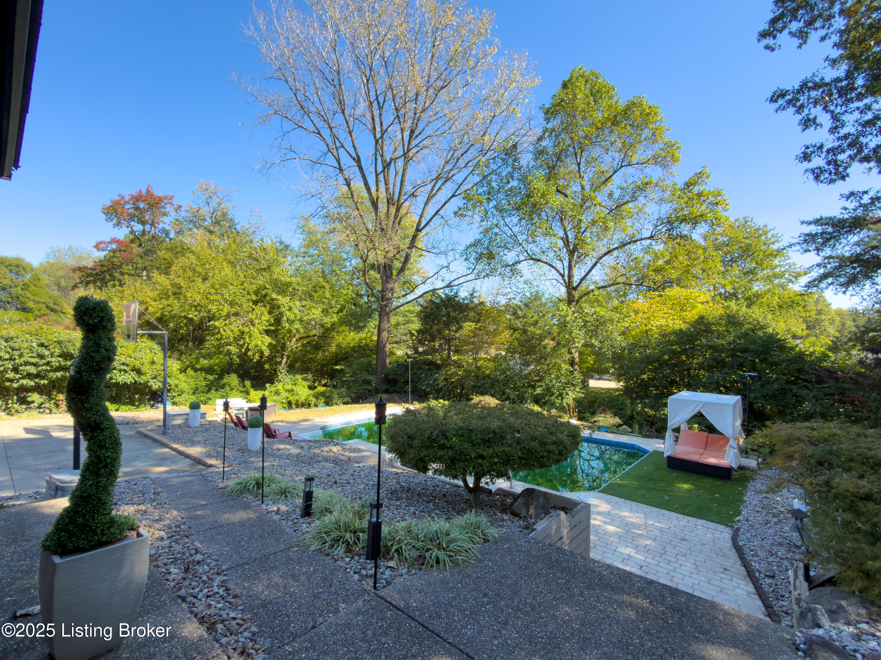 8311 Pine Grove Ct