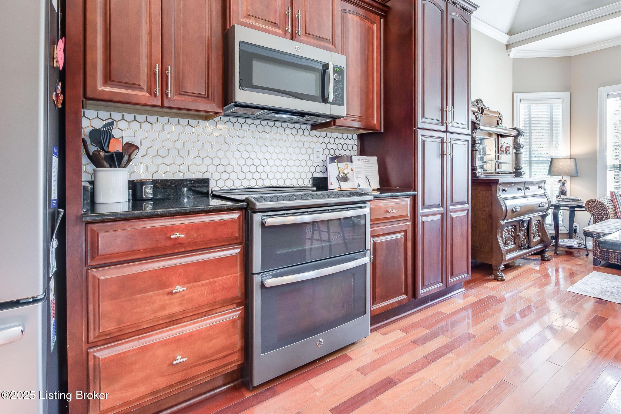 6319 Zurich Ct