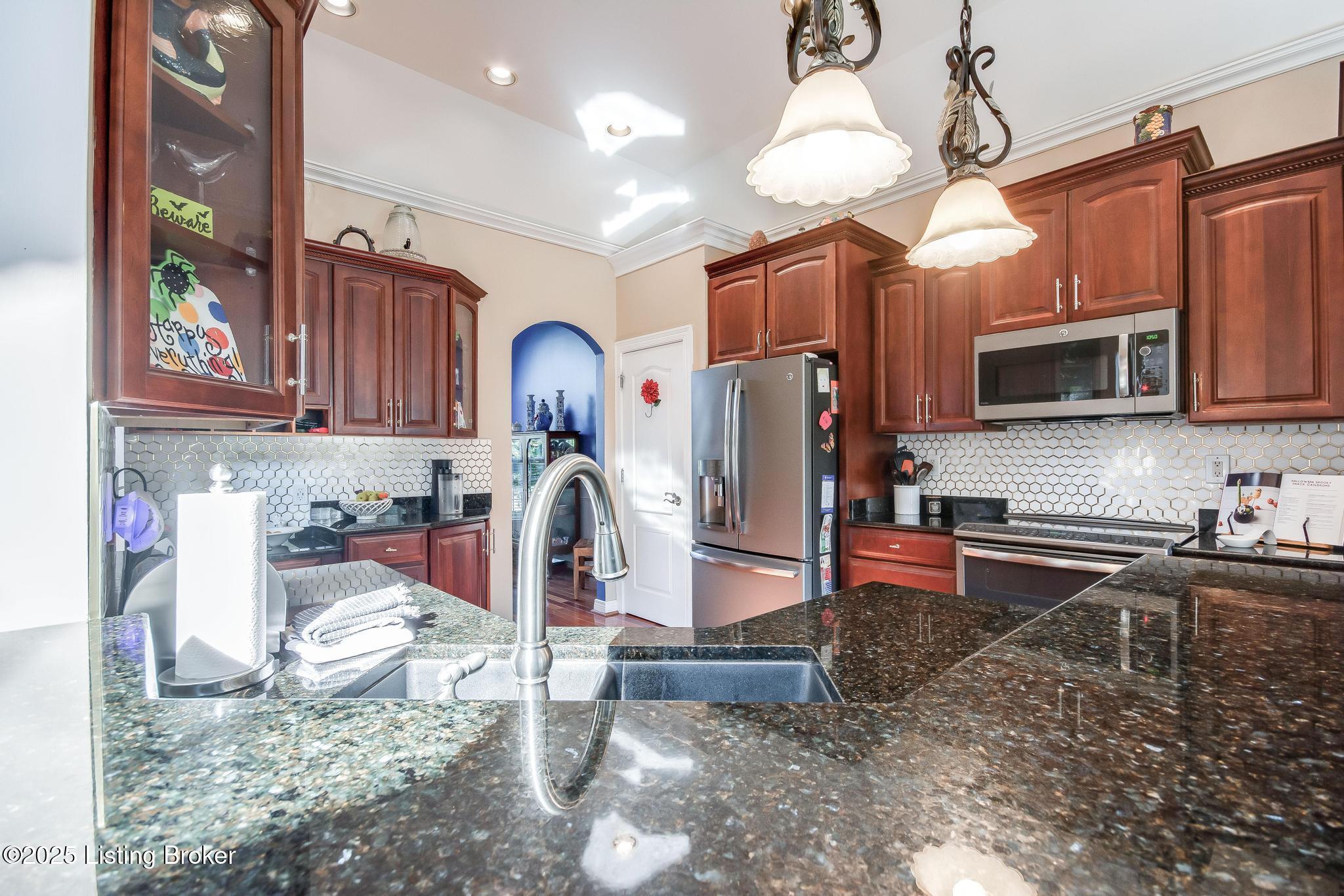 6319 Zurich Ct