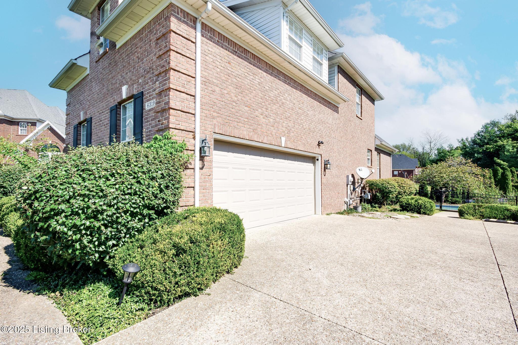 6319 Zurich Ct