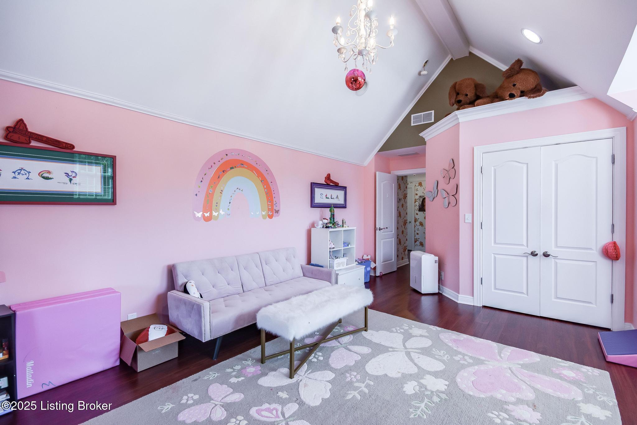 6319 Zurich Ct