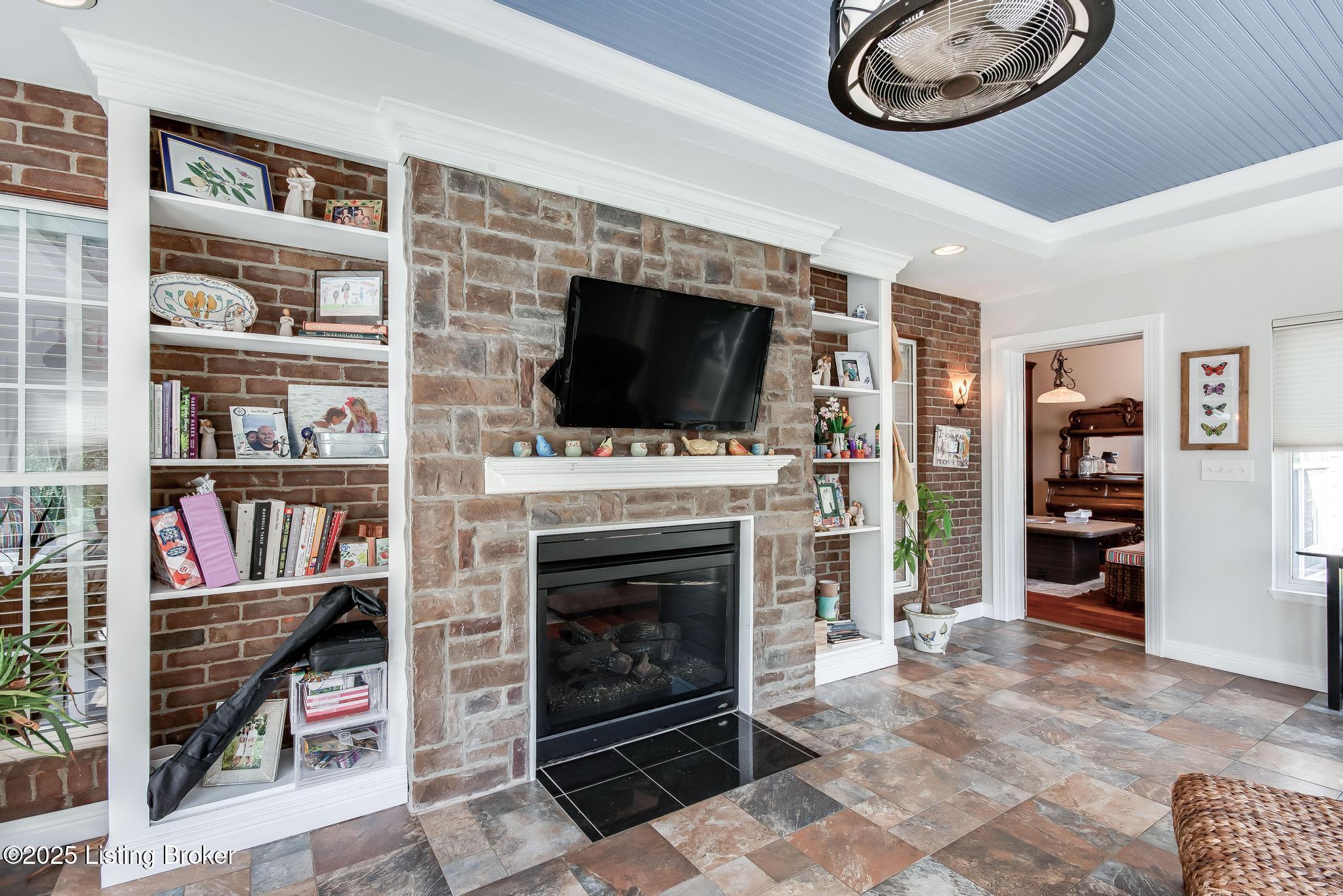 6319 Zurich Ct