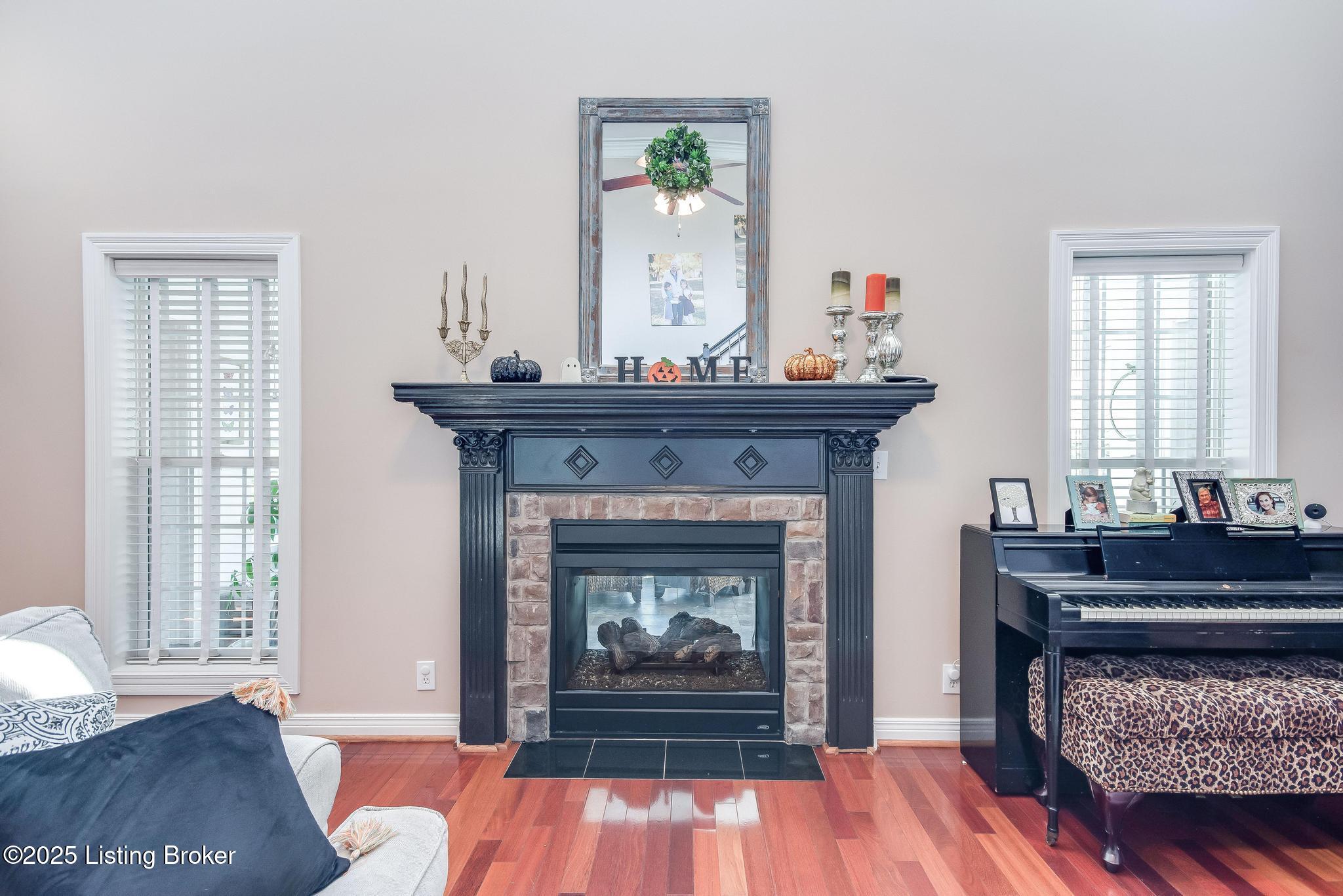 6319 Zurich Ct