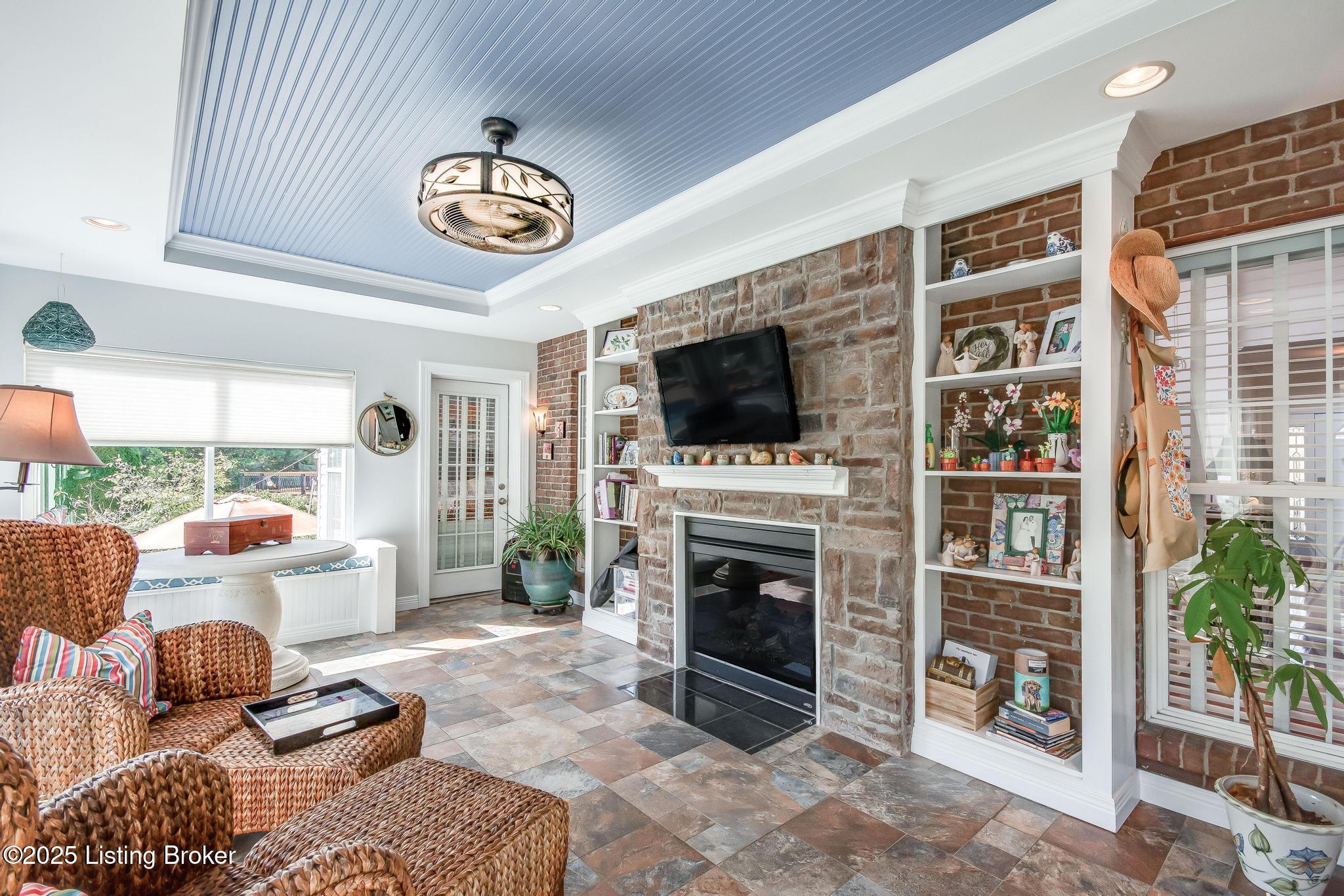 6319 Zurich Ct