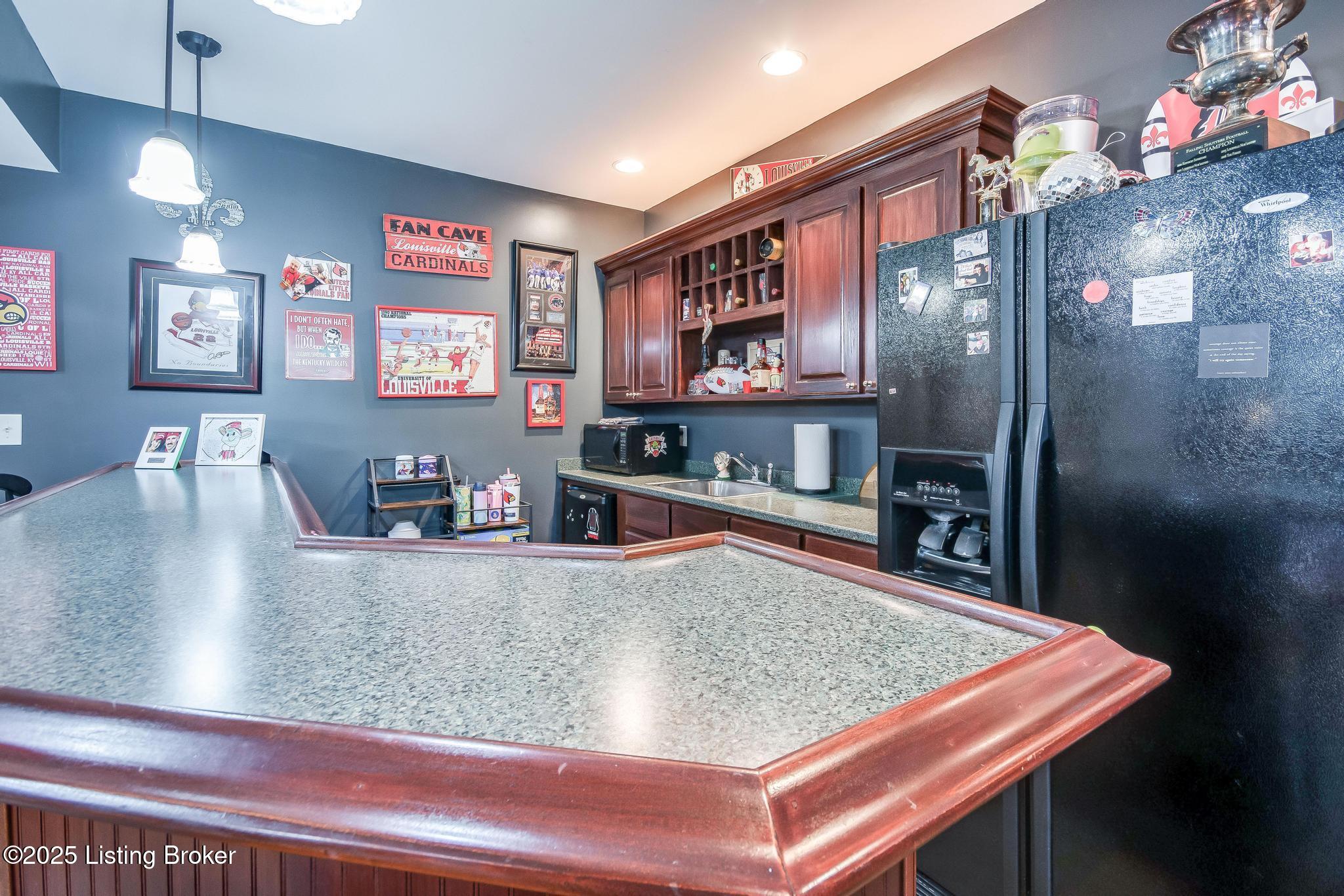 6319 Zurich Ct
