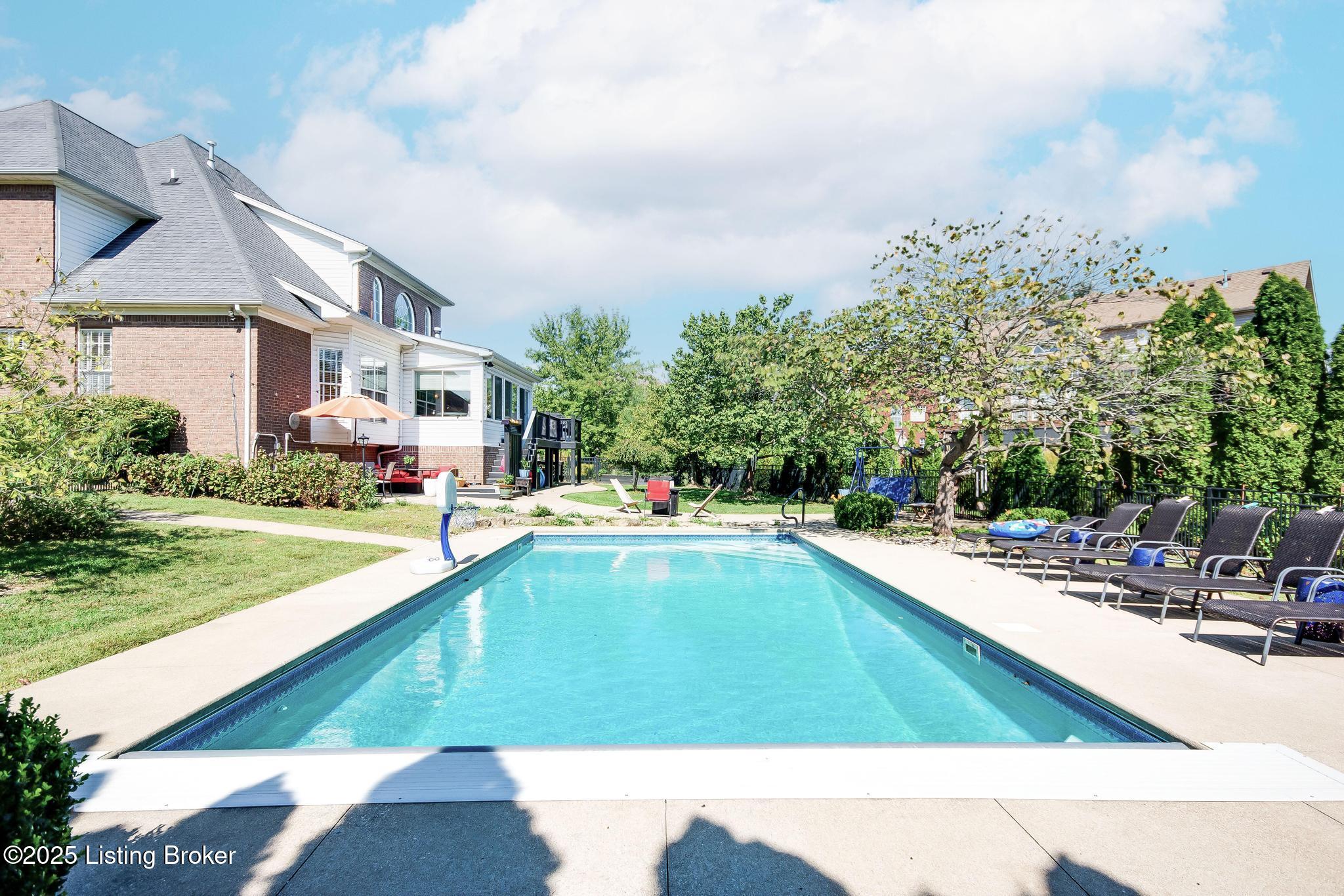 6319 Zurich Ct