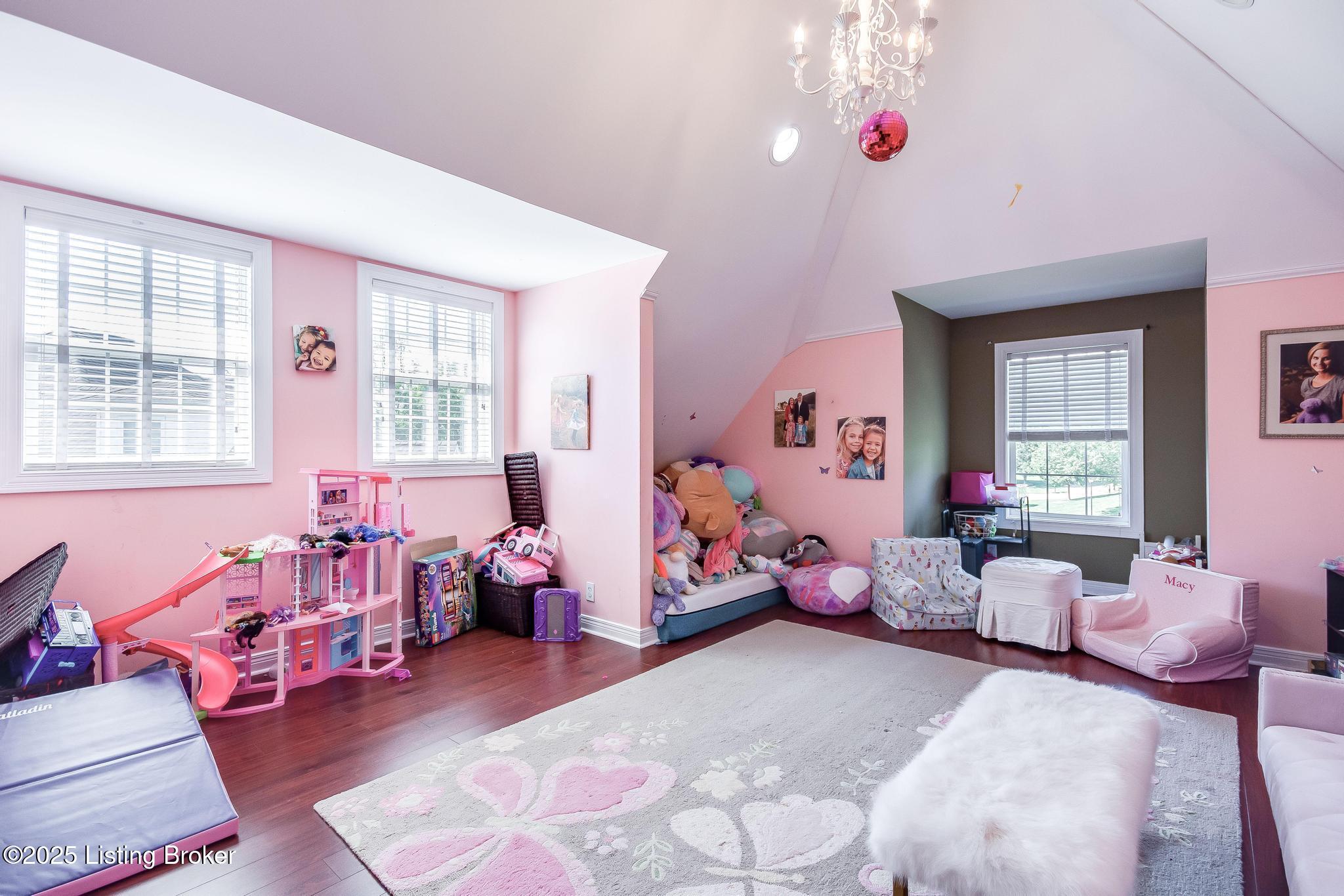 6319 Zurich Ct