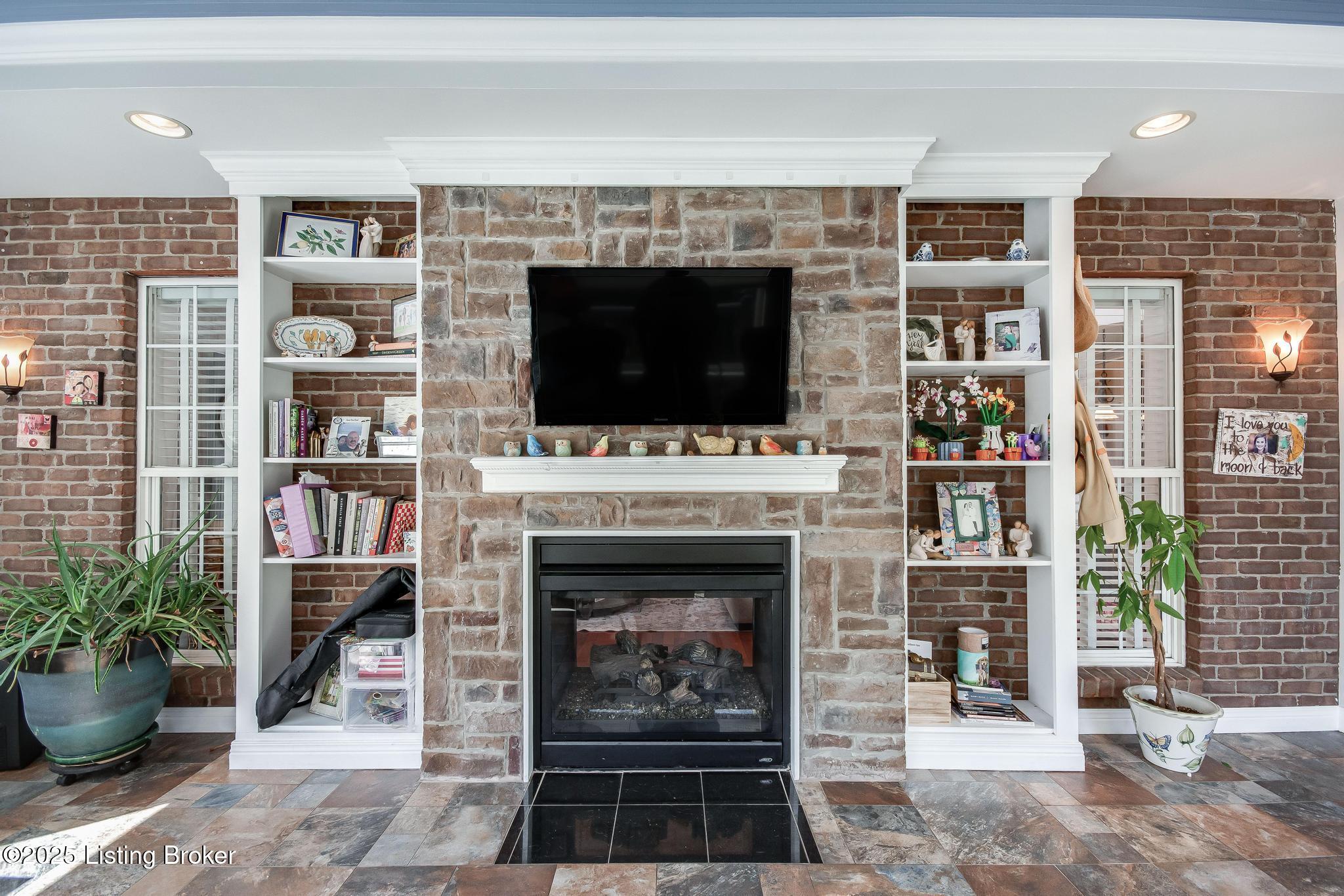 6319 Zurich Ct
