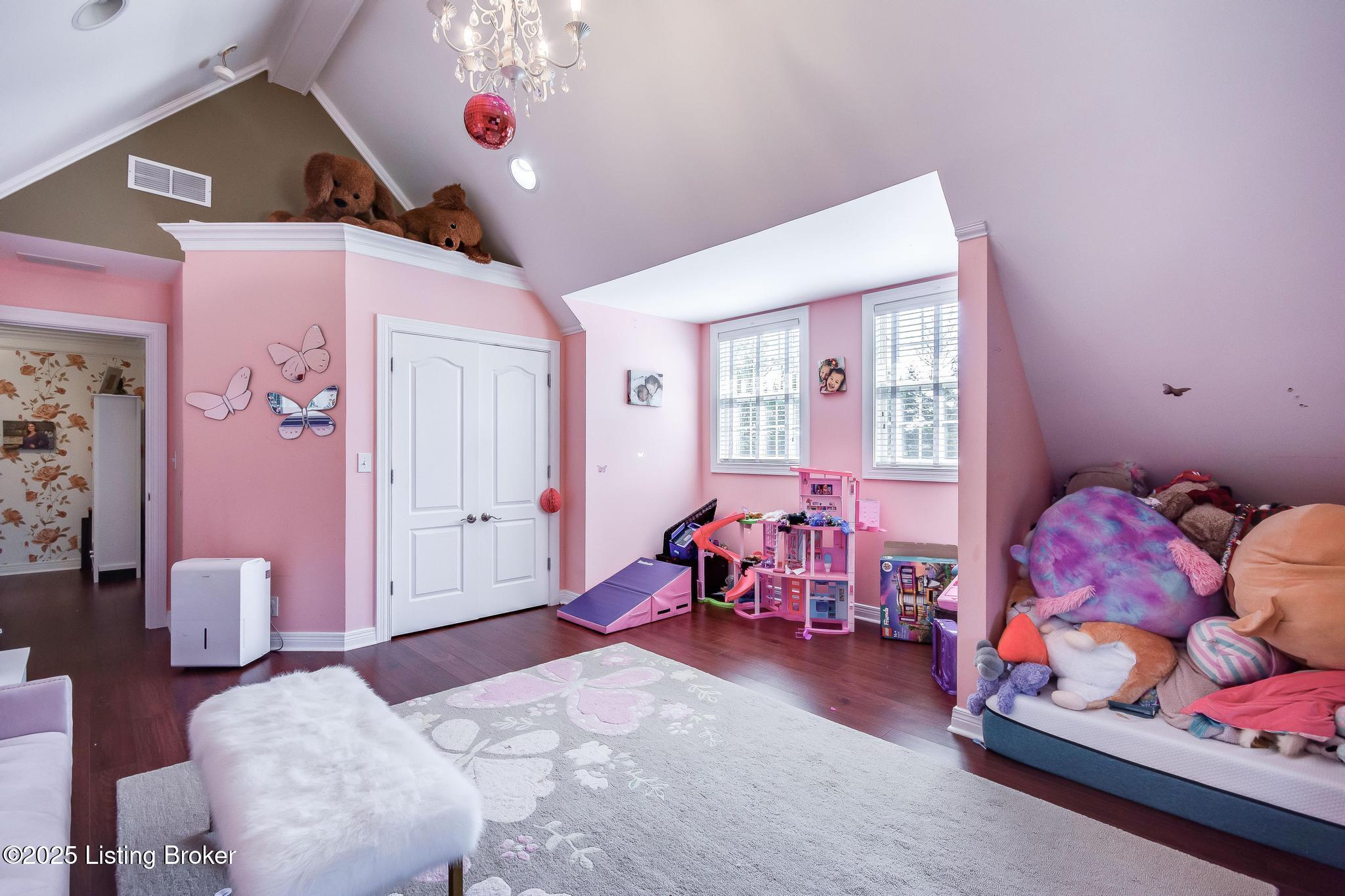 6319 Zurich Ct