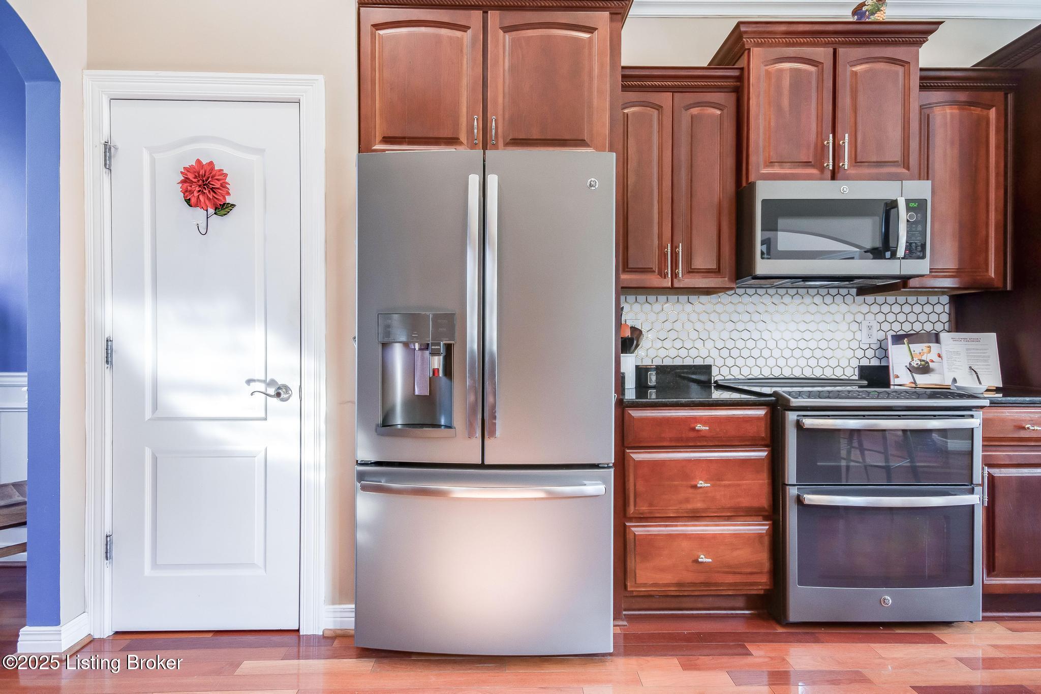 6319 Zurich Ct