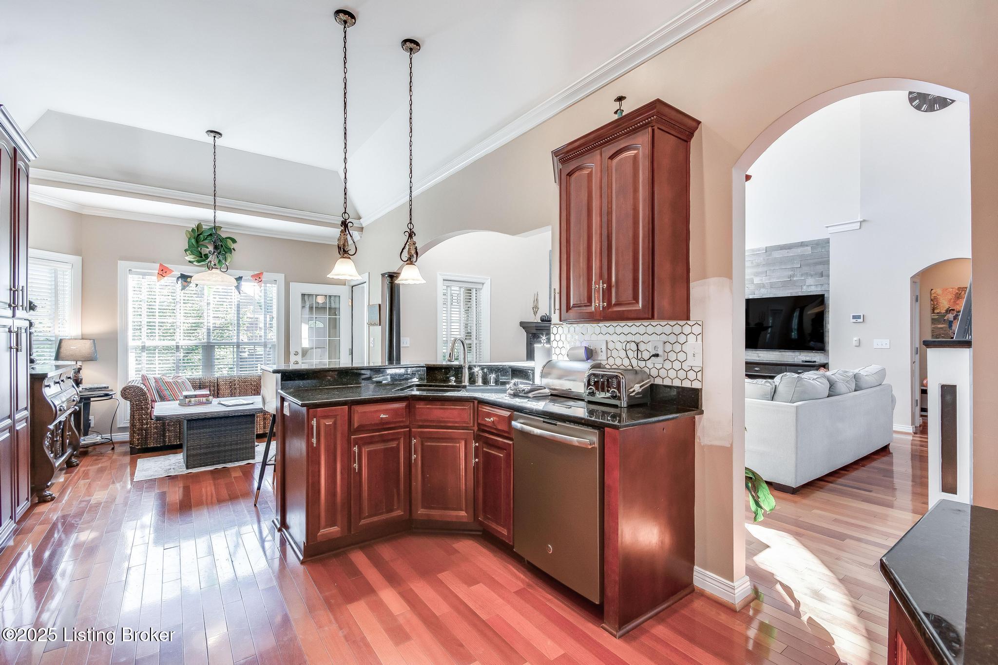 6319 Zurich Ct