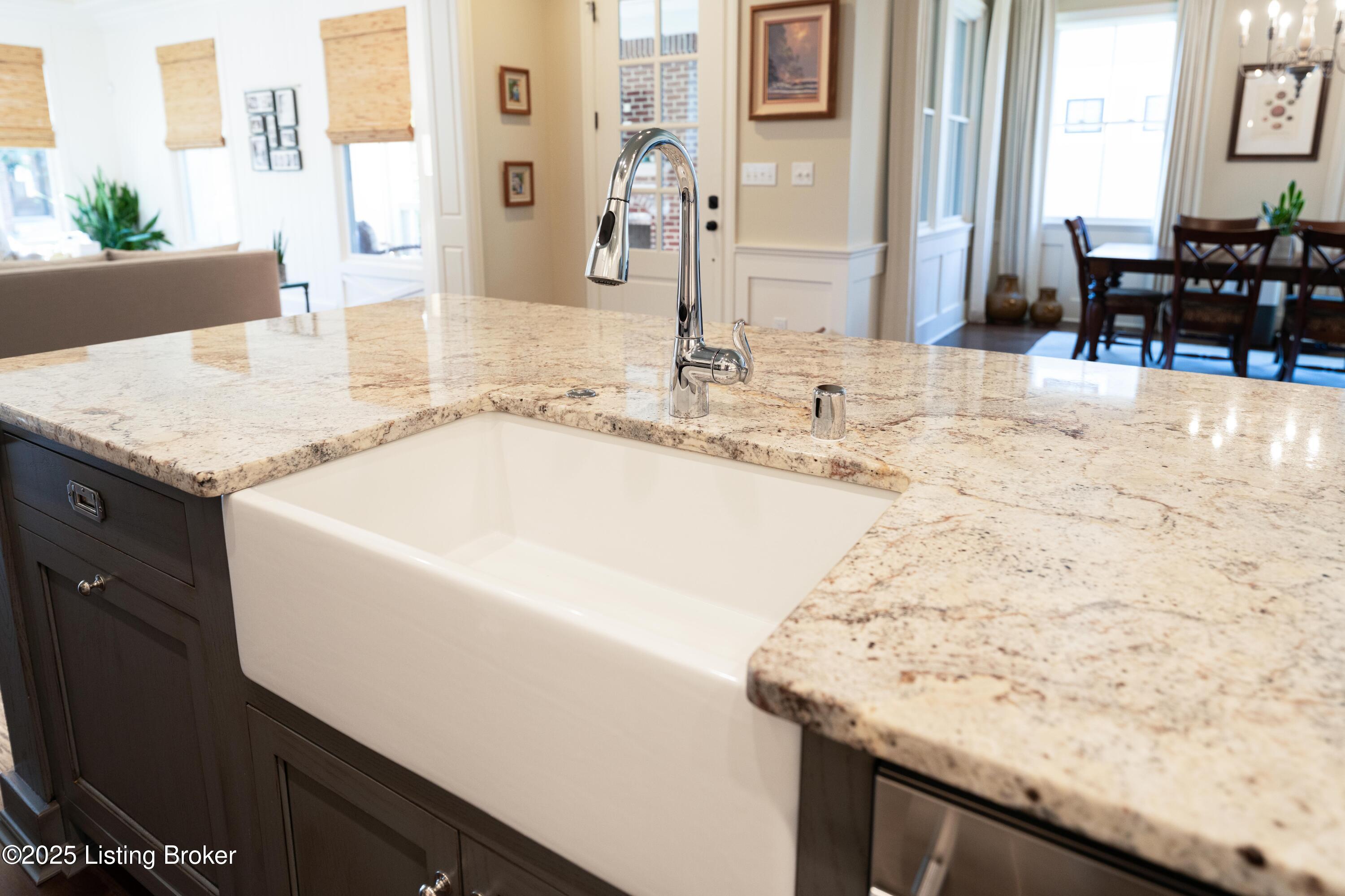 8904 Coltsfoot Trace