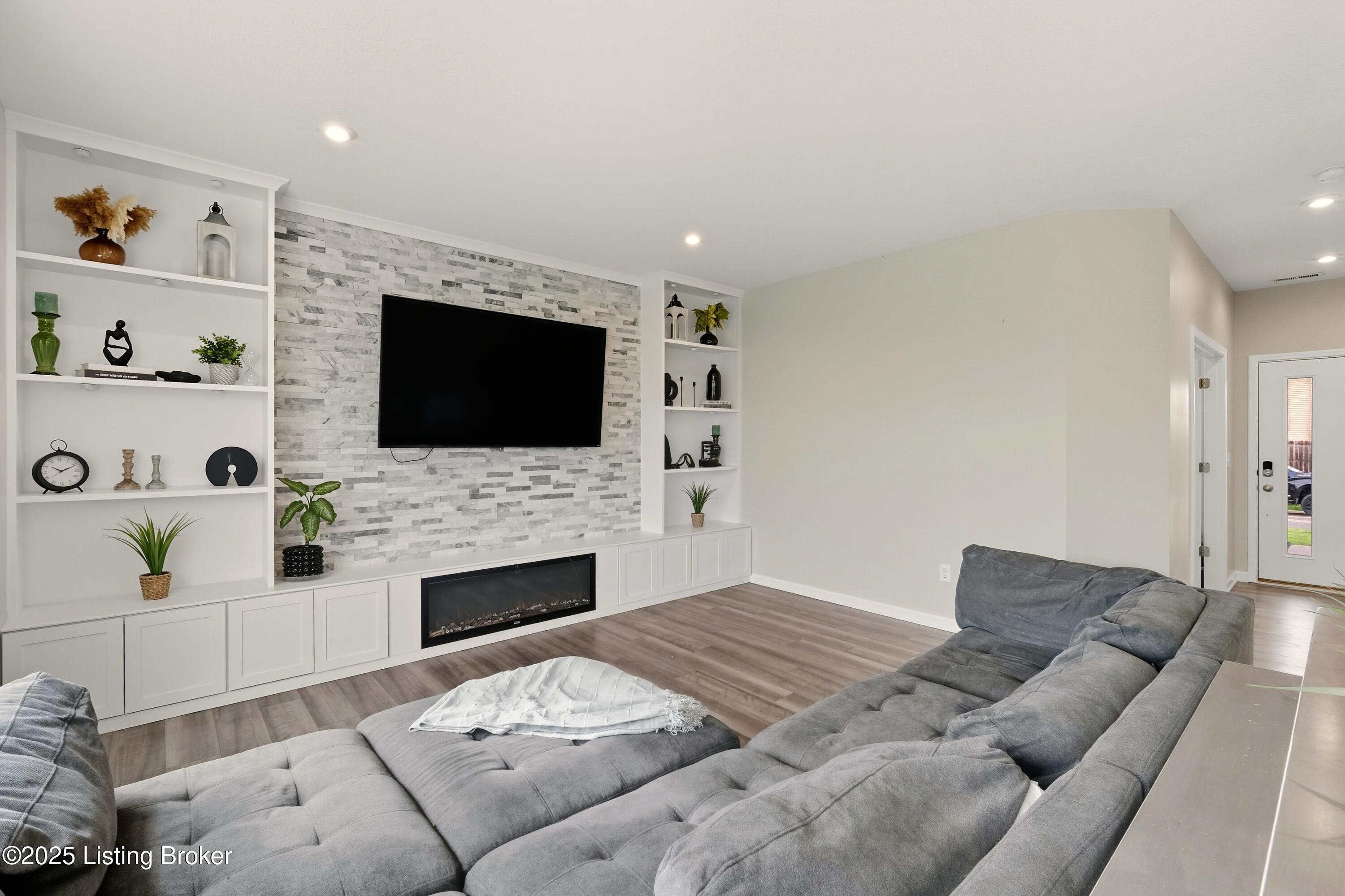 112 Peregrine Rd