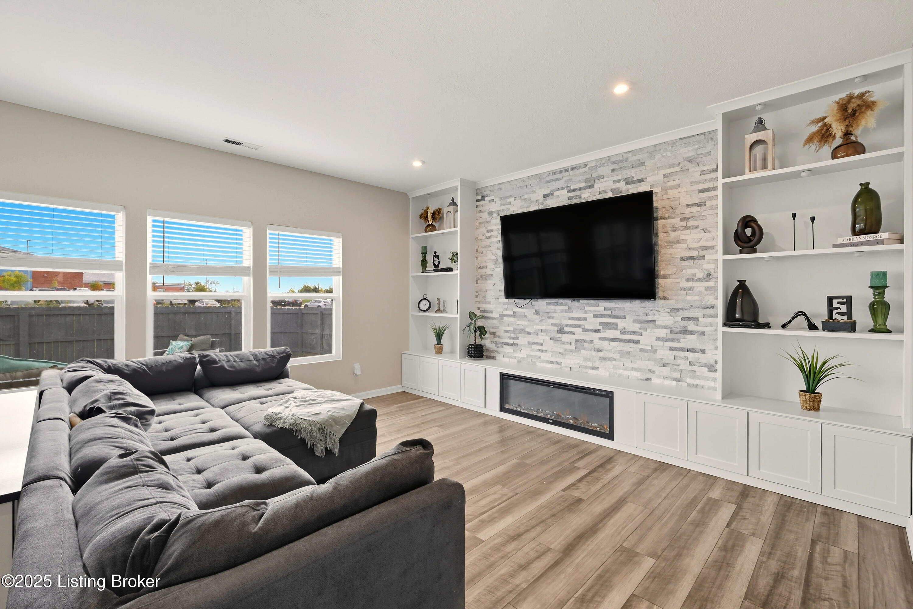112 Peregrine Rd