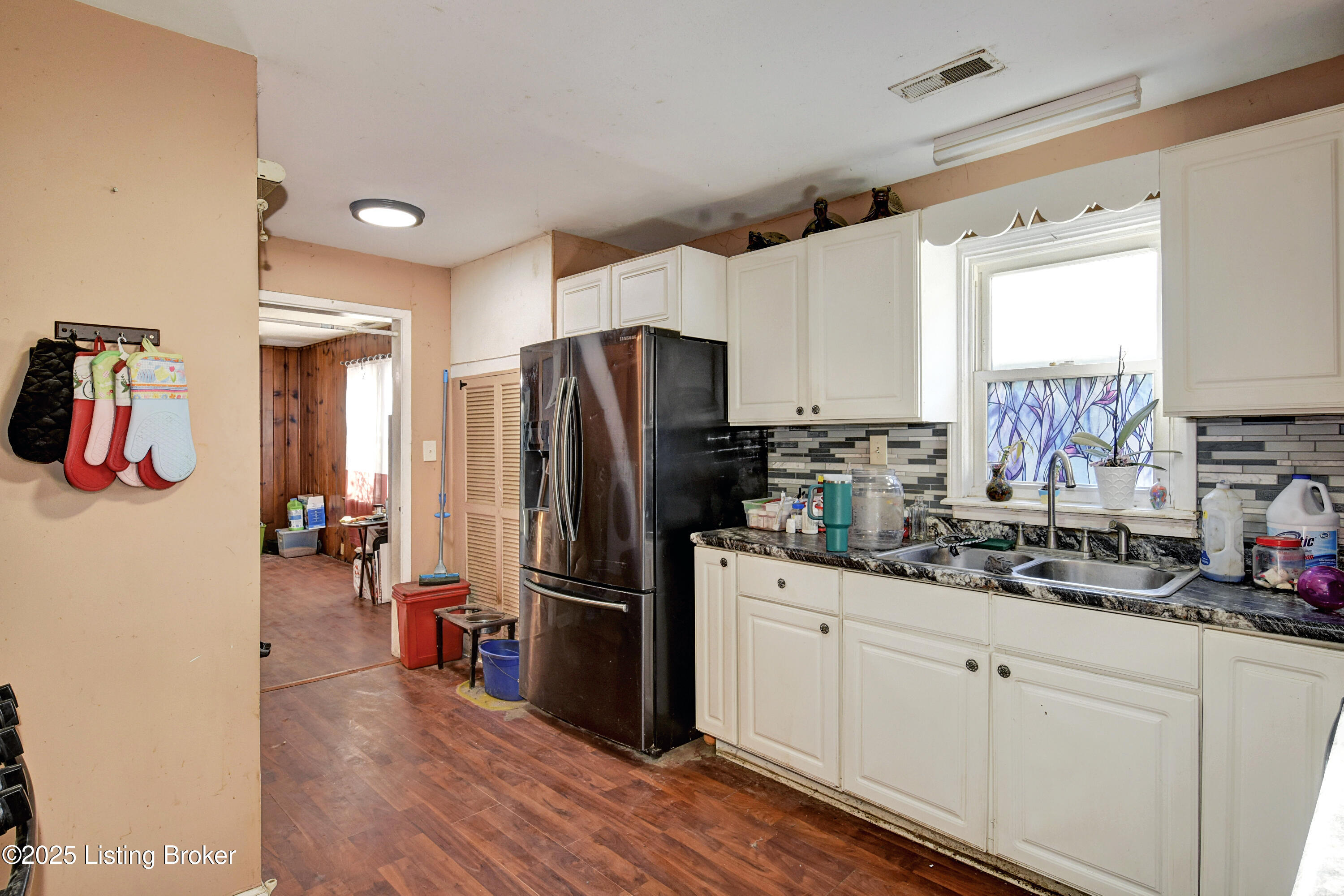 1127 Lillian Ave
