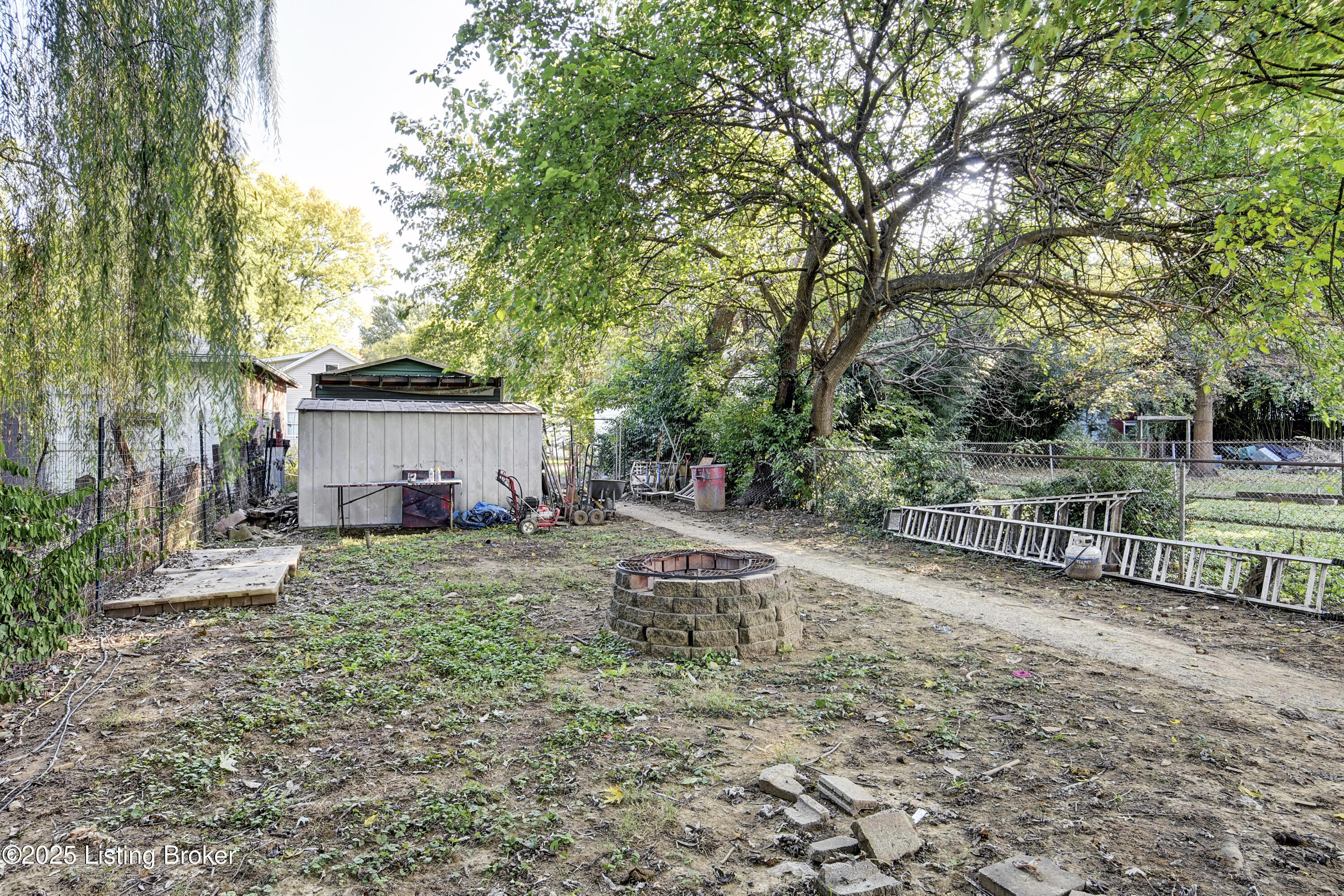 1127 Lillian Ave
