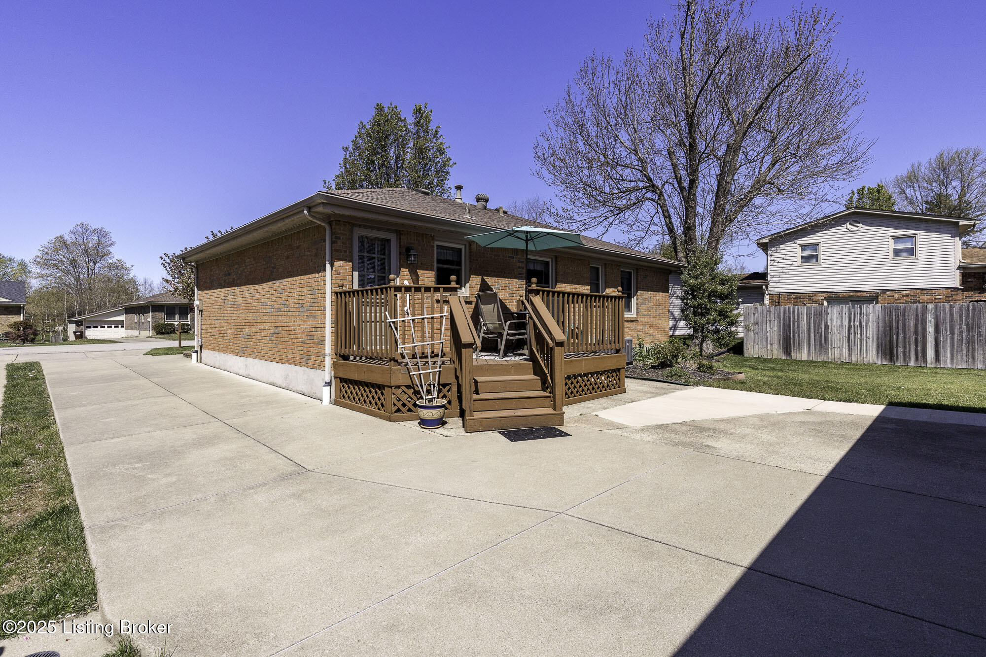5903 Bucks Ln