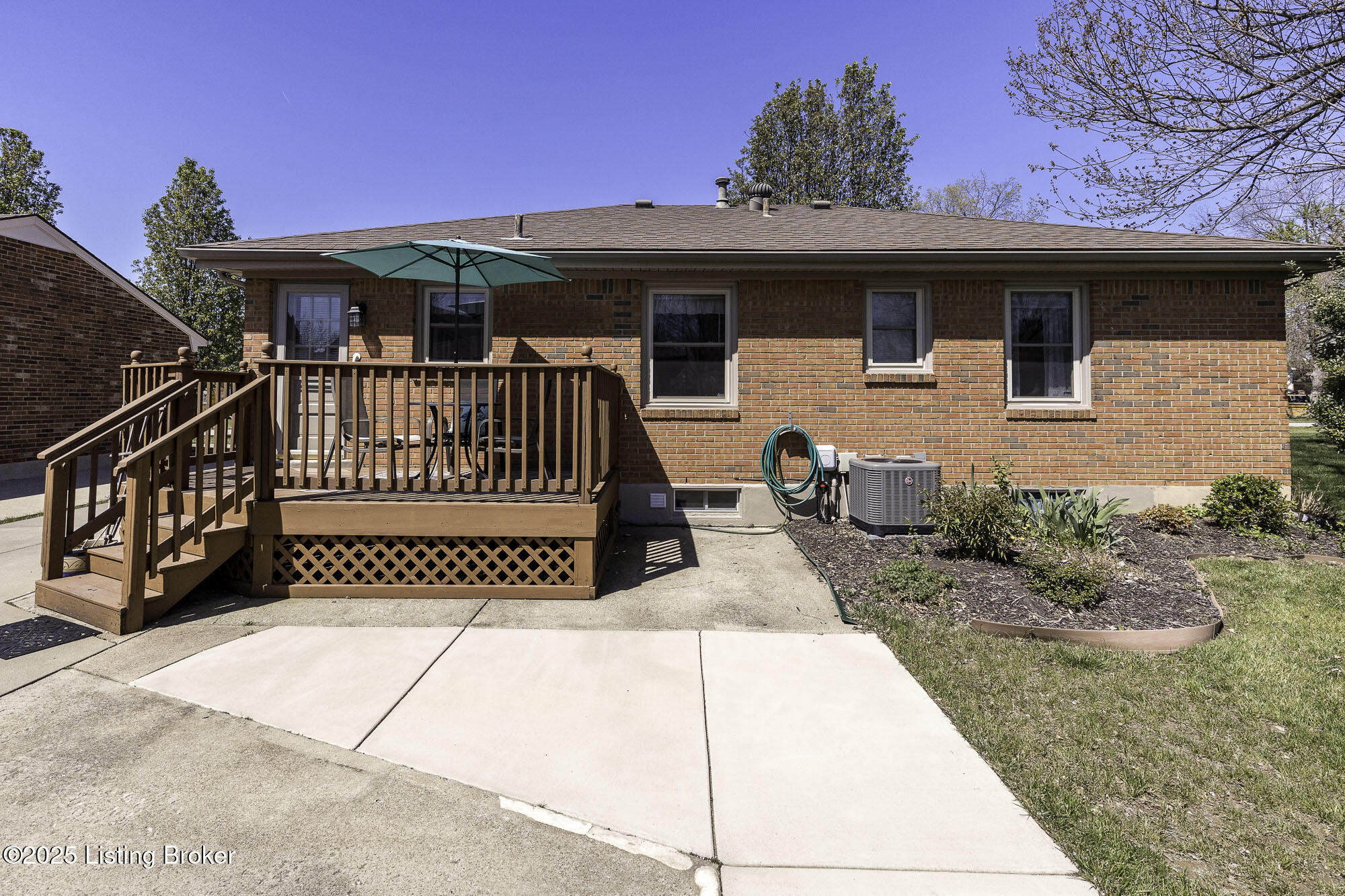 5903 Bucks Ln