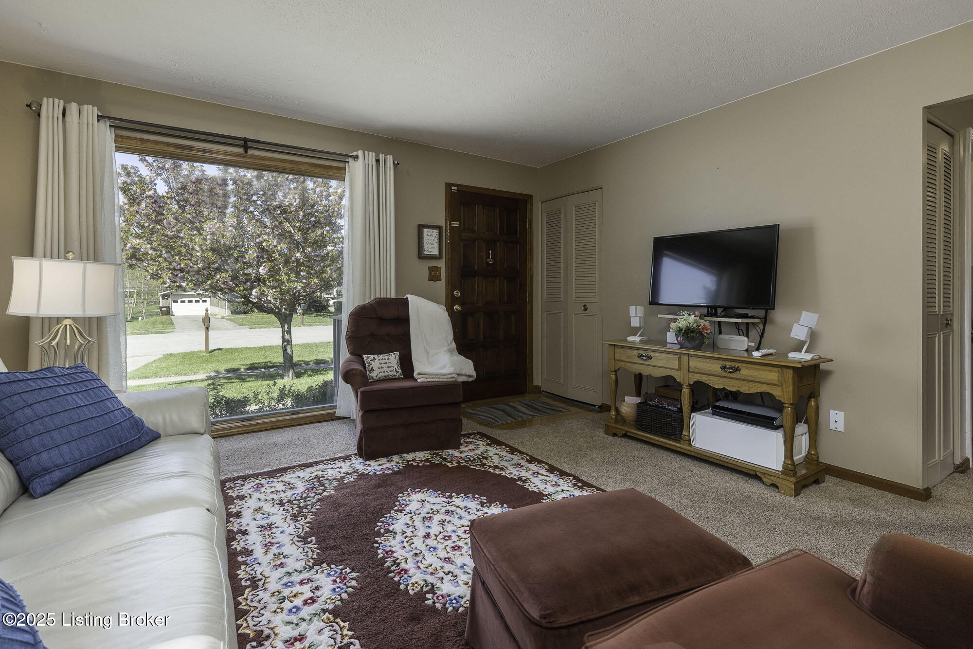 5903 Bucks Ln