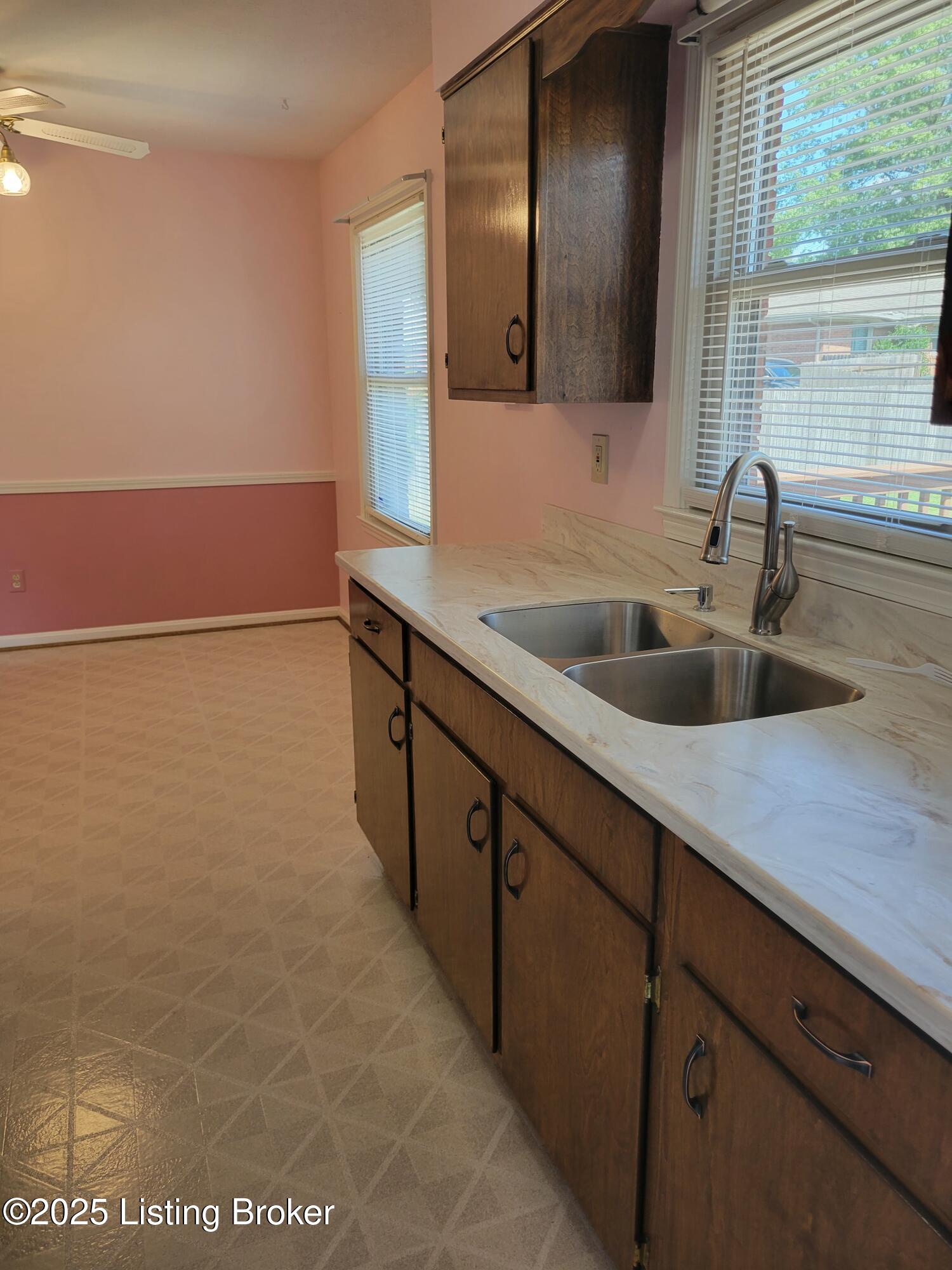 5903 Bucks Ln