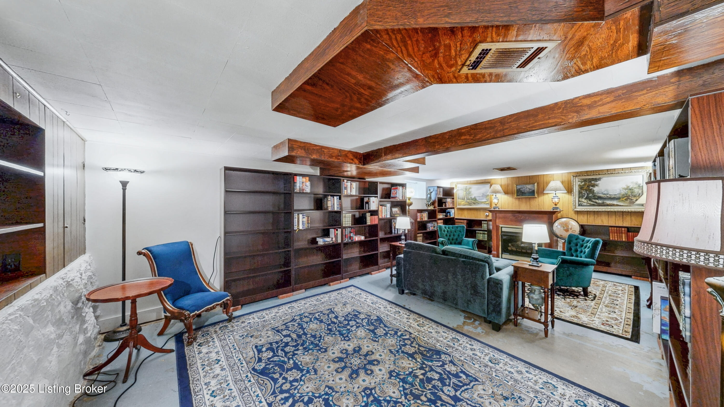 2107 Auburn Dr