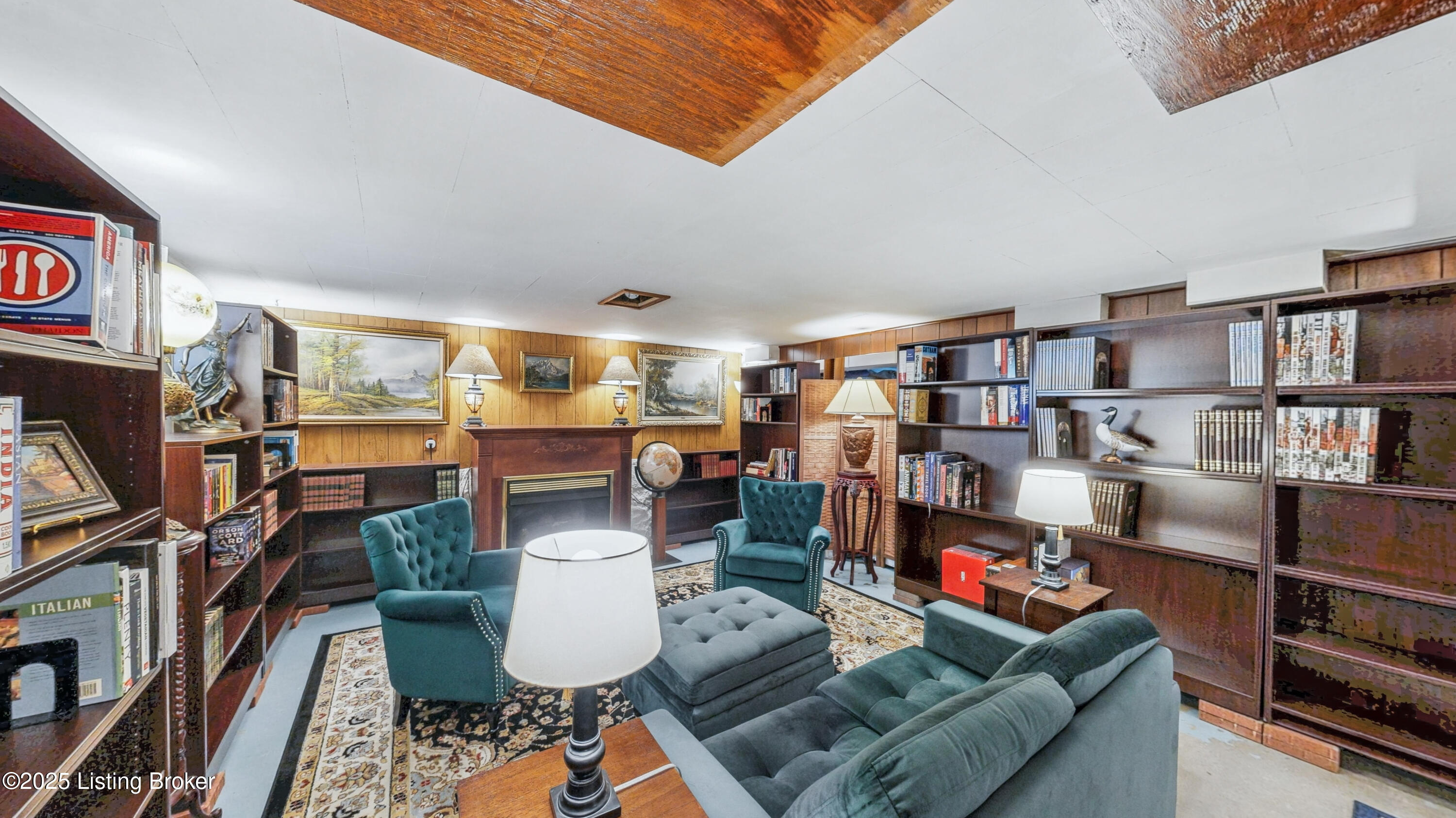 2107 Auburn Dr