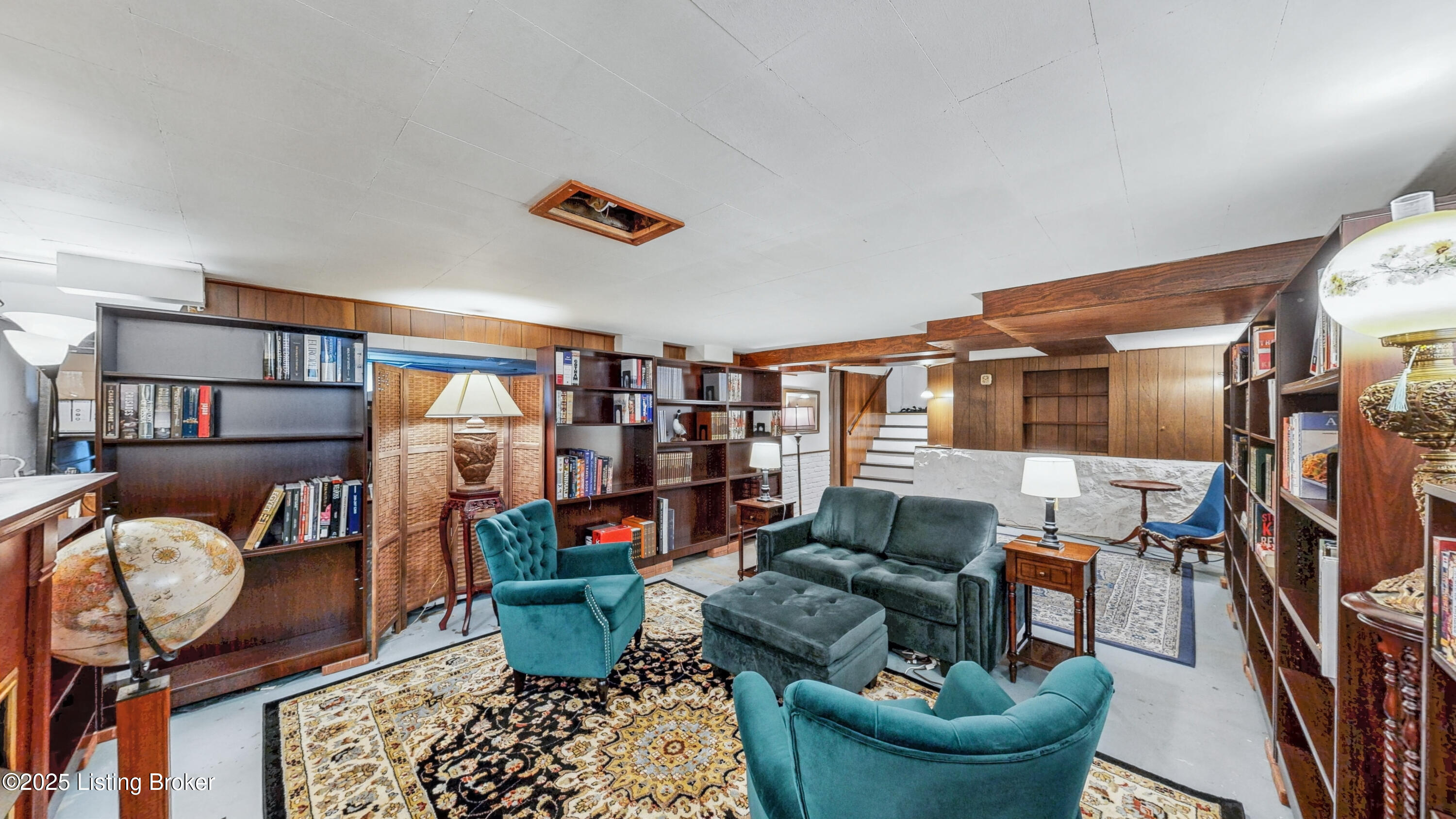 2107 Auburn Dr