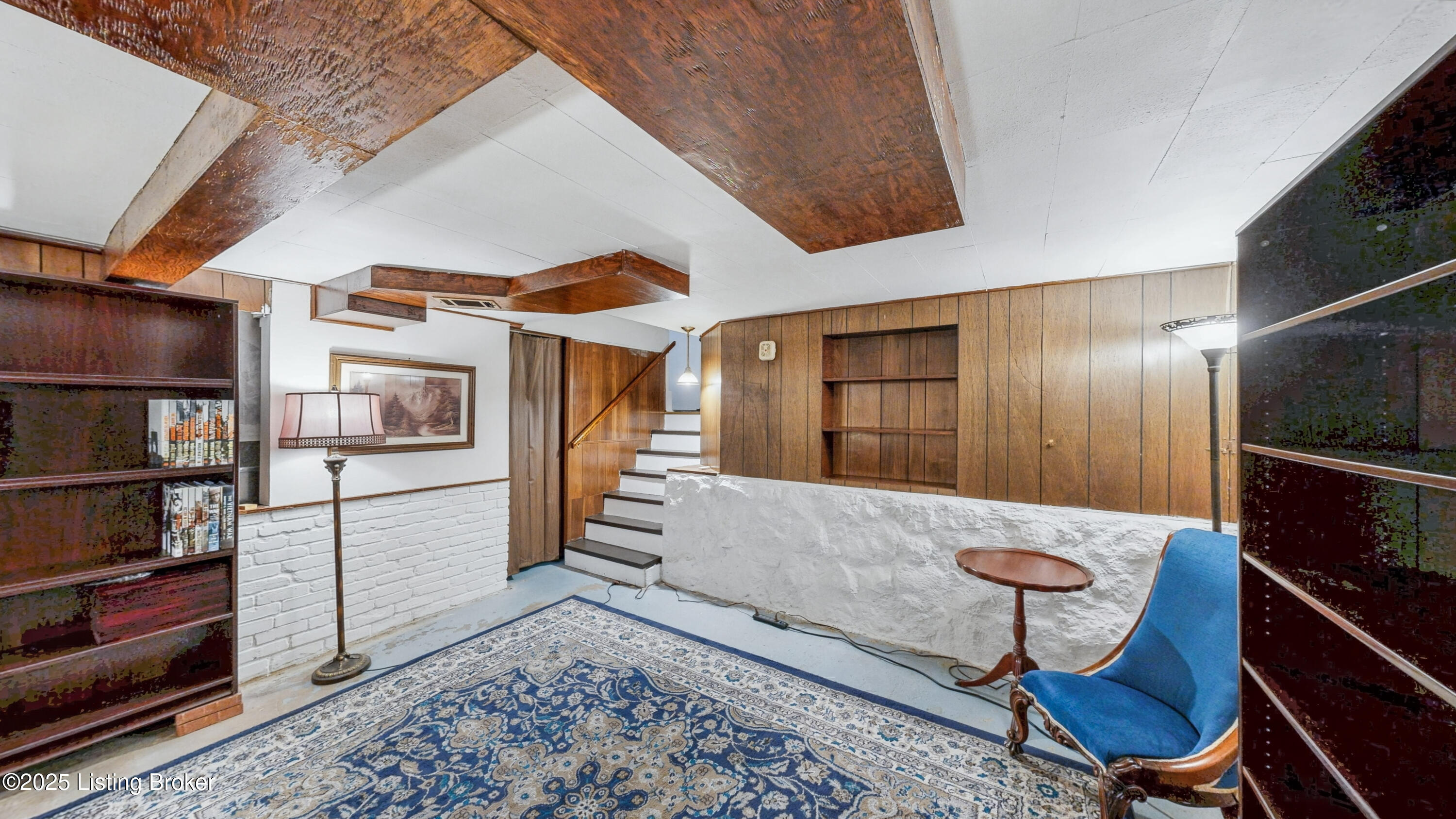 2107 Auburn Dr
