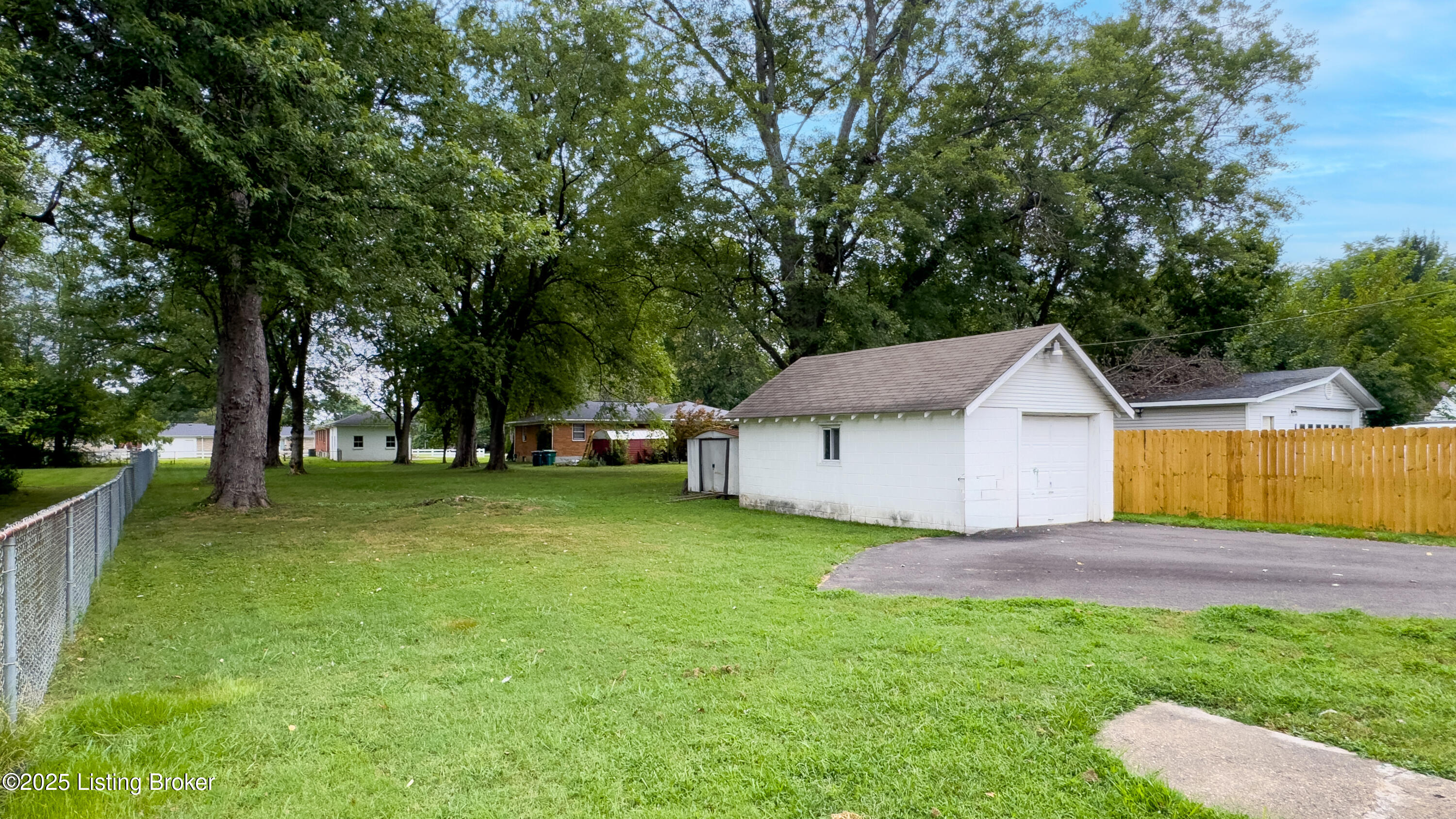 2107 Auburn Dr