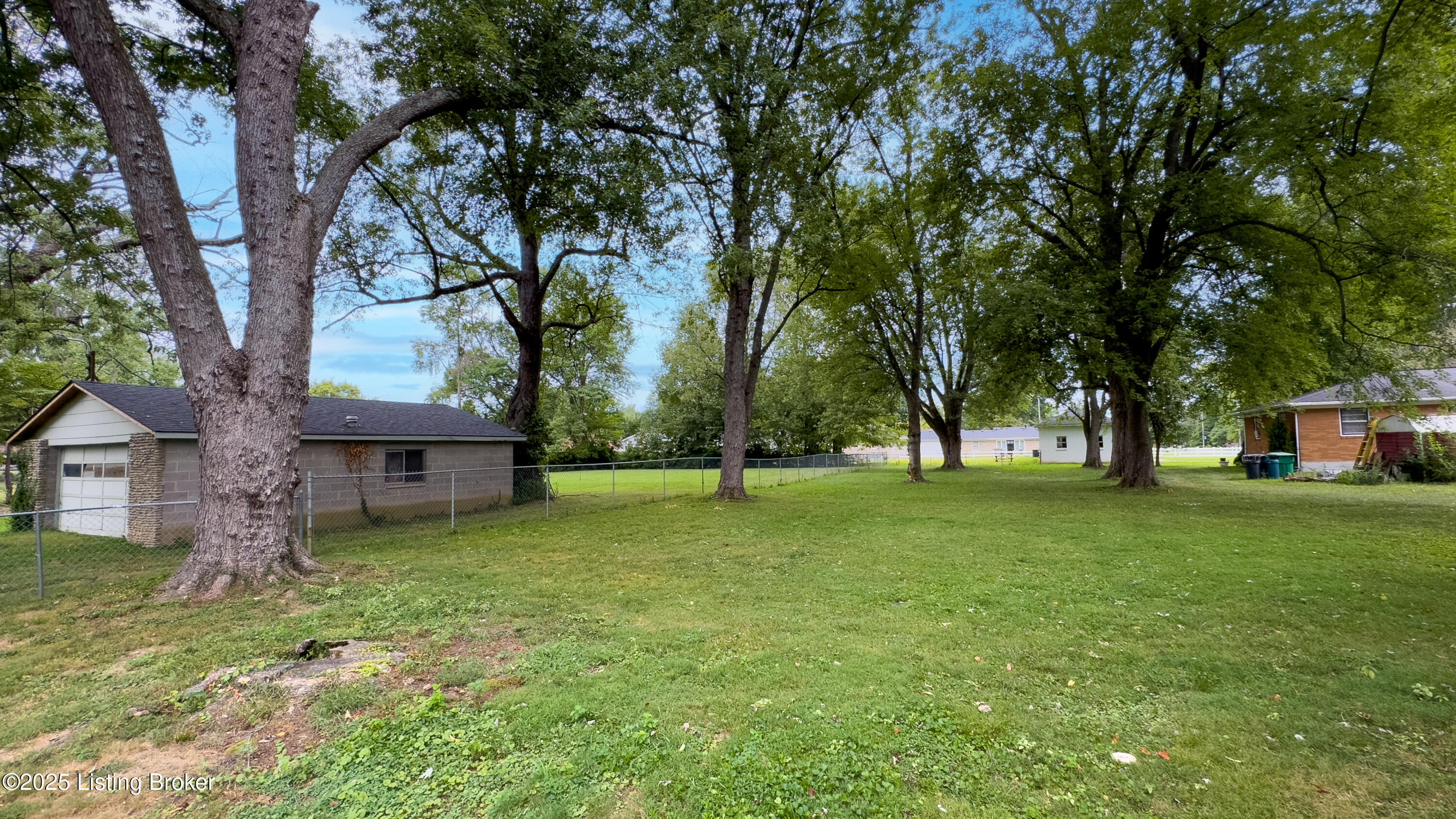 2107 Auburn Dr