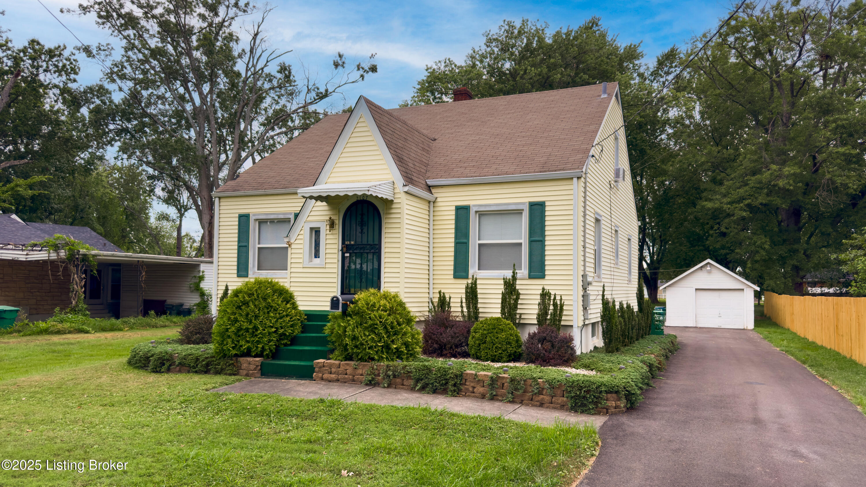 2107 Auburn Dr