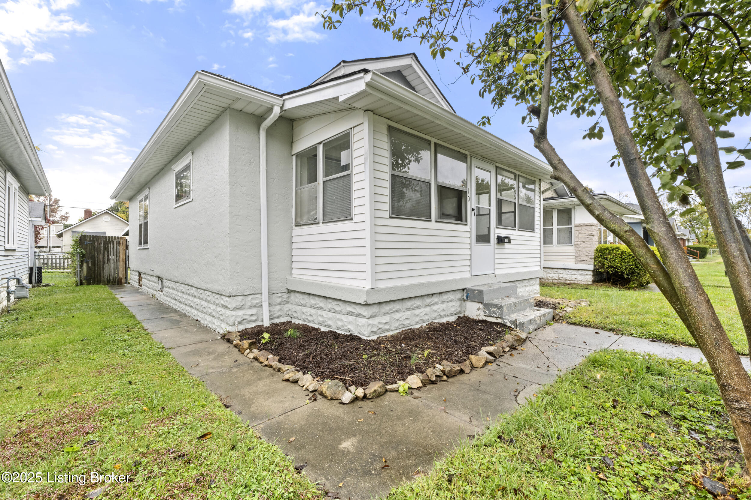 109 E Garrett St