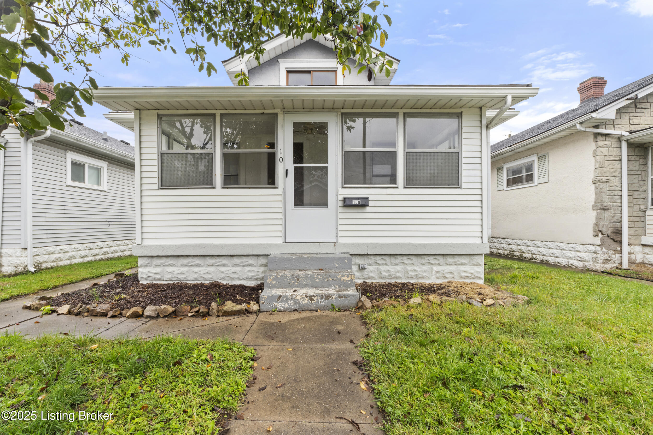 109 E Garrett St