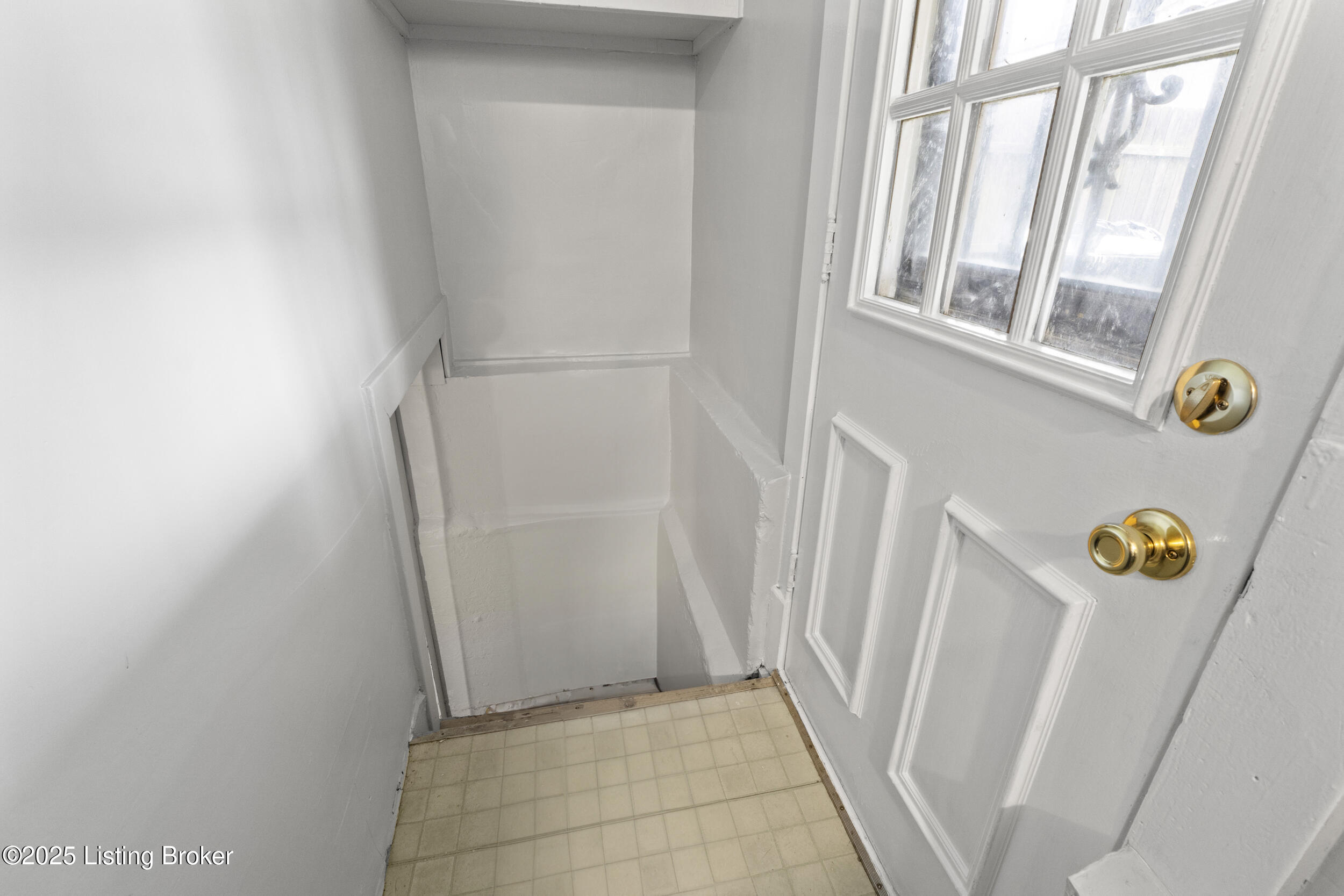 109 E Garrett St