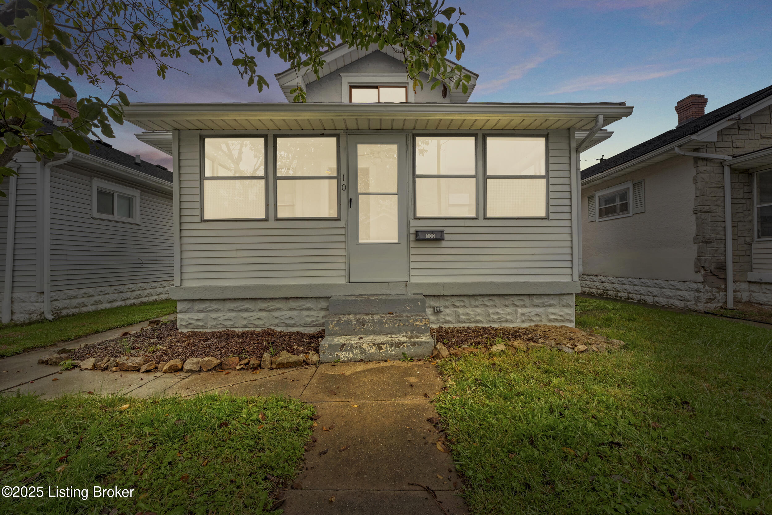 109 E Garrett St