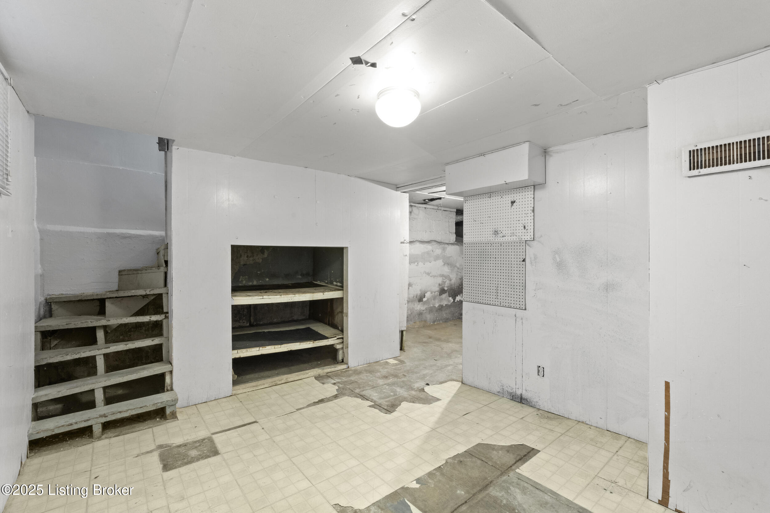 109 E Garrett St