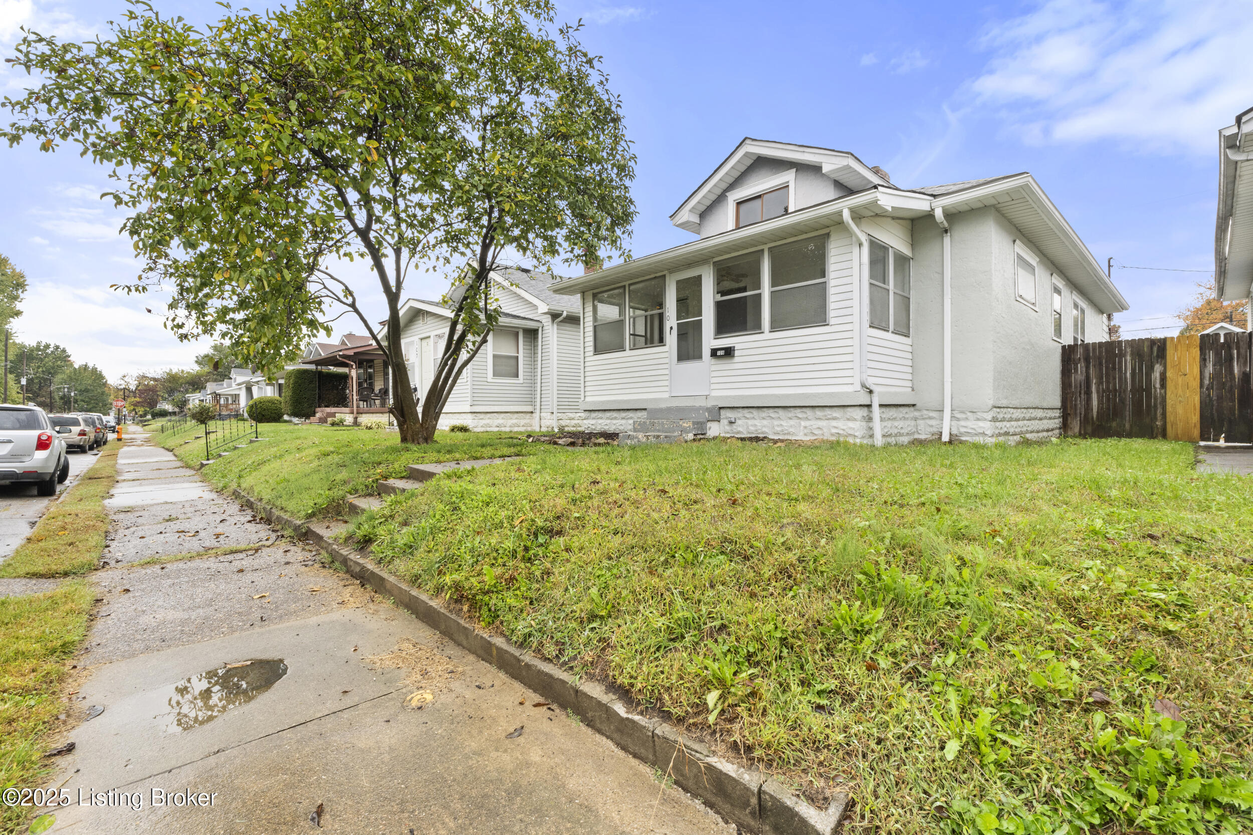109 E Garrett St